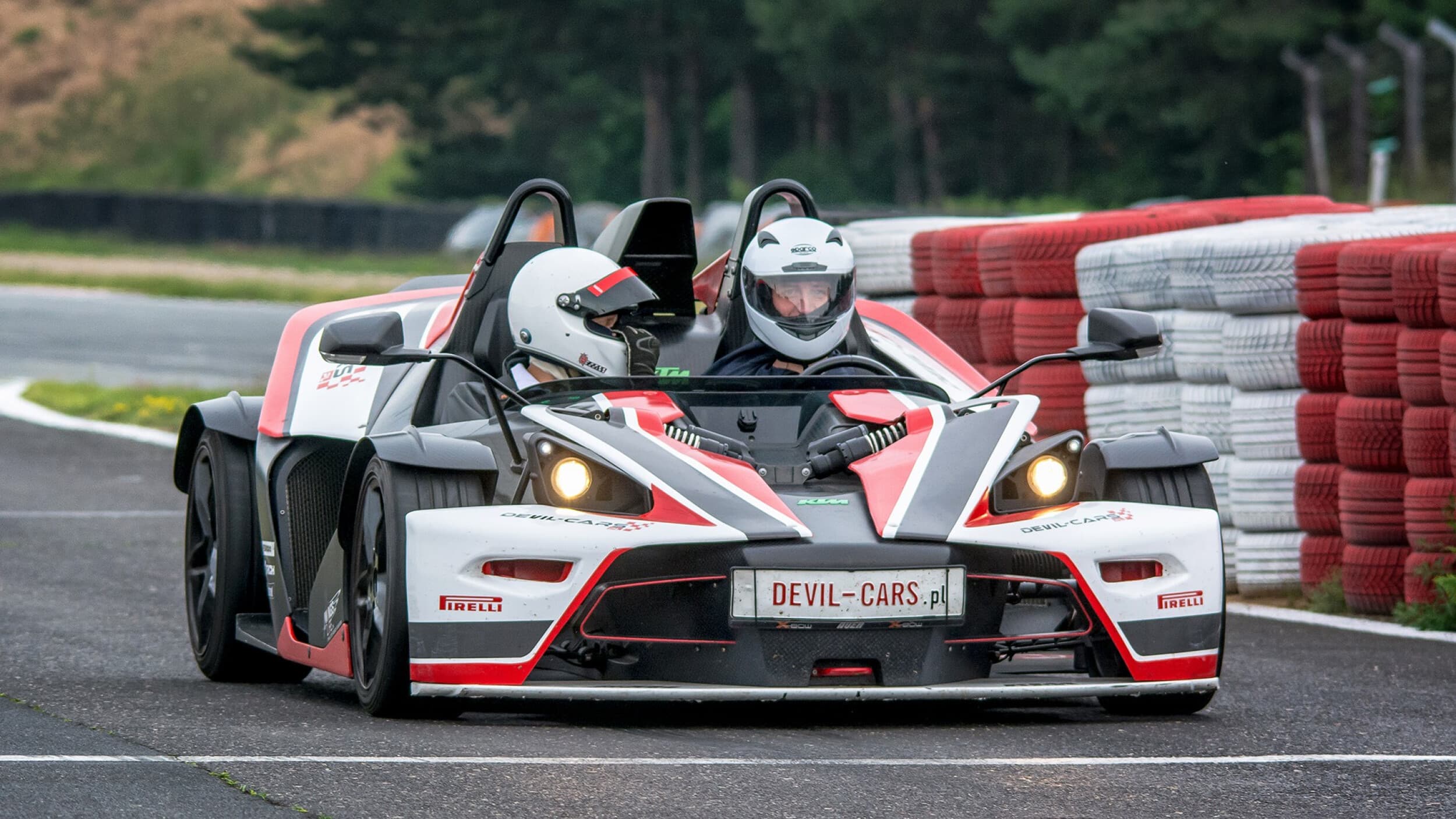 Pojedynek Ferrari F430 vs. KTM X-Bow | 2 okrążenia | Wiele Lokalizacji | Wyjątkowy Prezent
