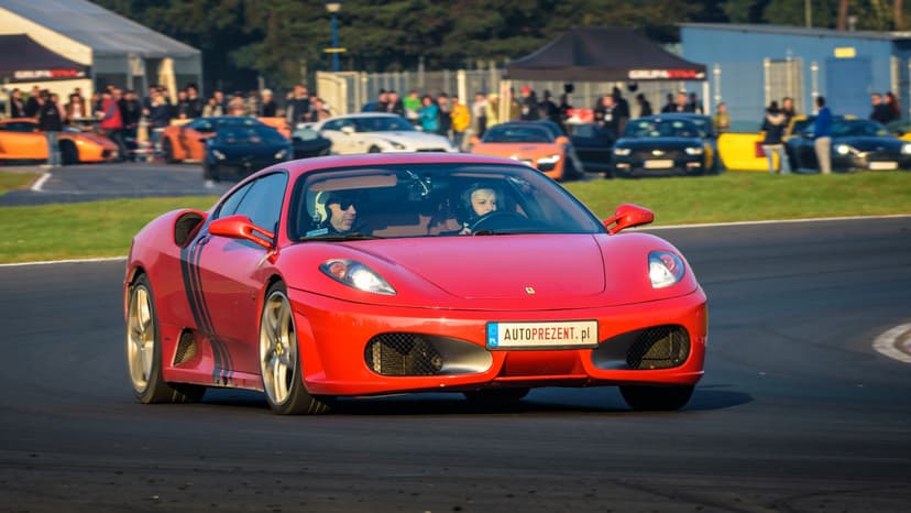 Pojedynek Ferrari F430 vs. Nissan GTR | 2 okrążenia | Tor Główny