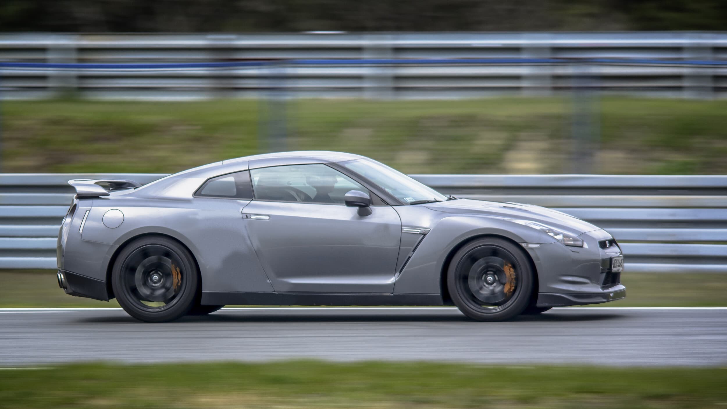 Pojedynek Audi R8 V10 vs. Nissan GTR | 2 okrążenia | Tor Główny