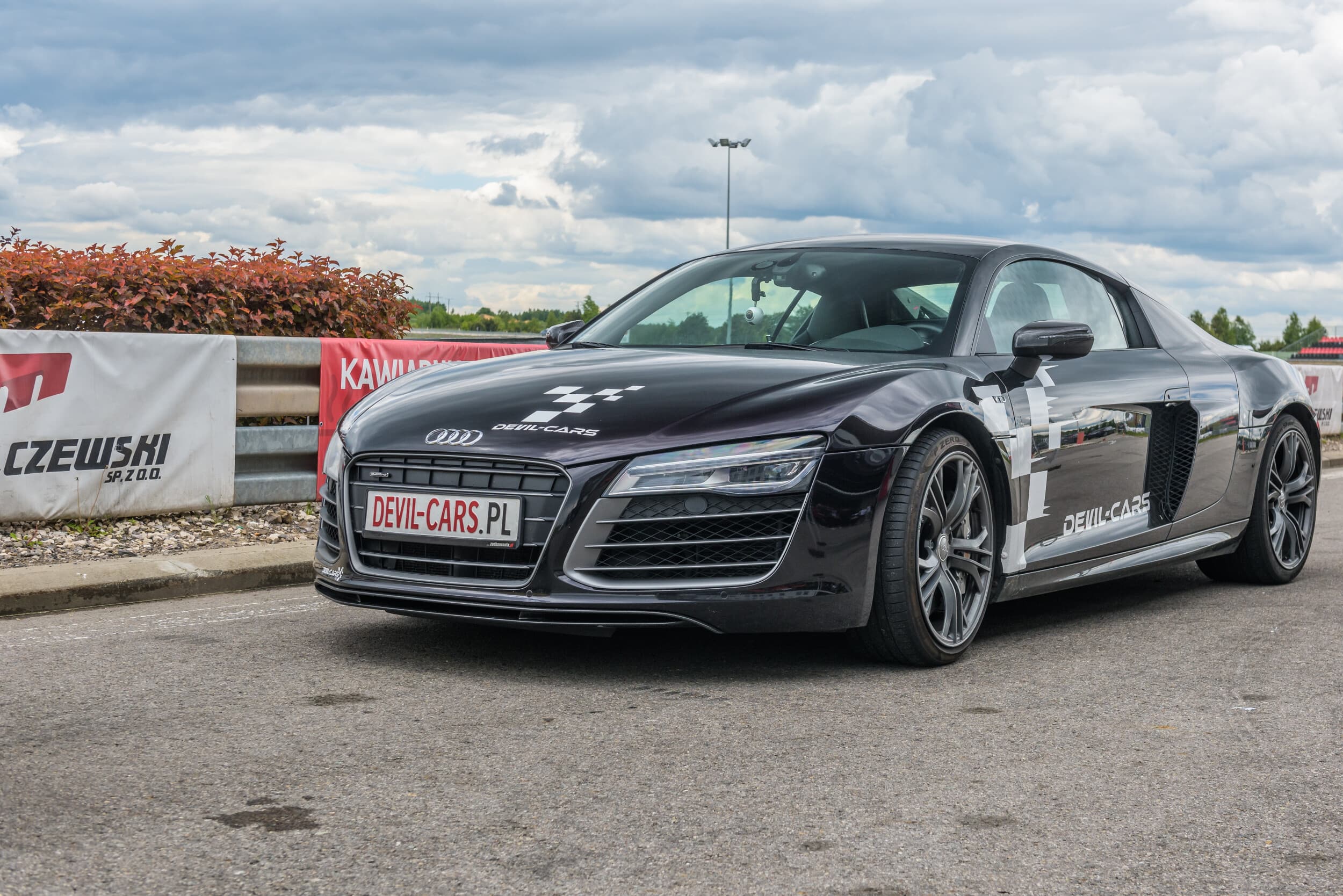 Pojedynek Audi R8 V10 vs. Nissan GTR | 2 okrążenia | Tor Główny