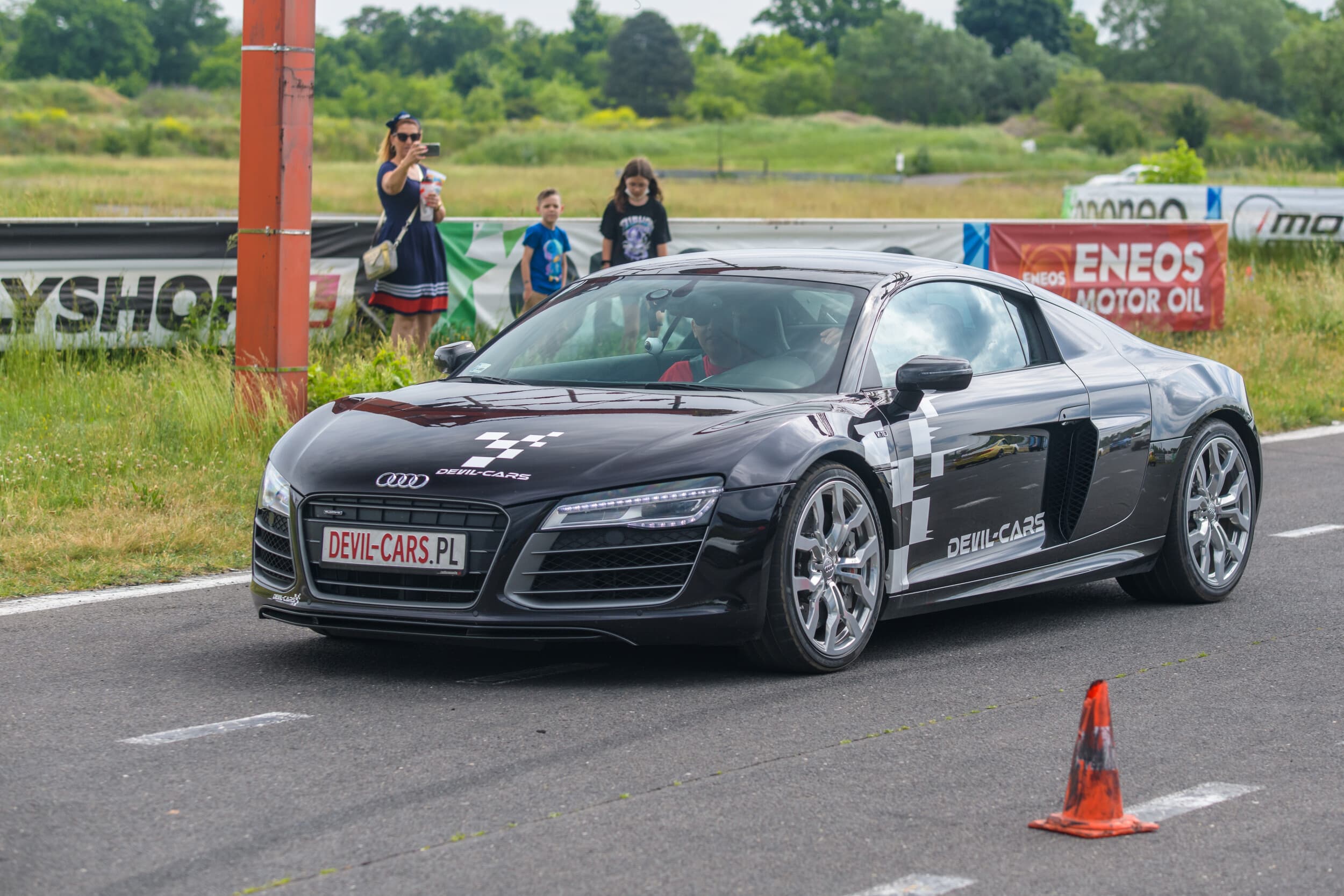 Pojedynek Audi R8 V10 vs. Nissan GTR | 2 okrążenia | Tor Główny
