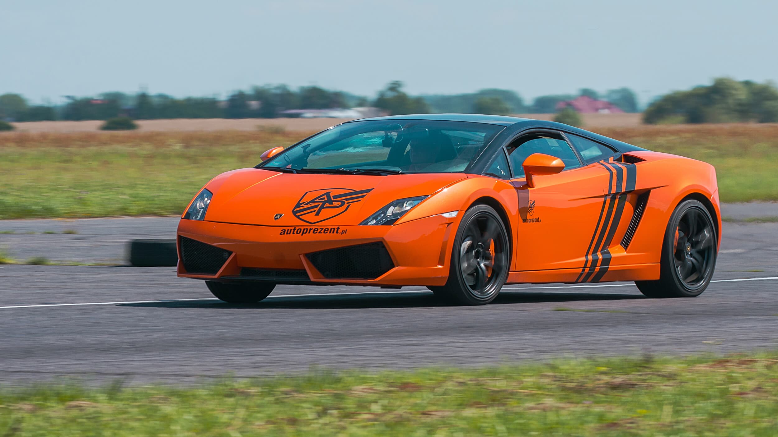 Pojedynek Lamborghini Gallardo vs. Nissan GTR | 2 okrążenia | Tor Główny