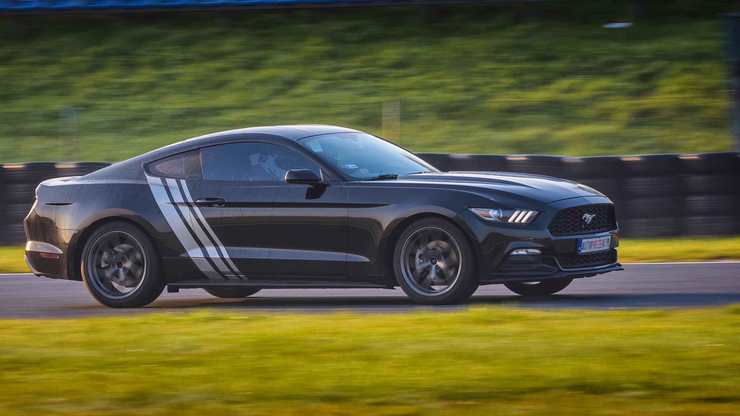 Pojedynek Nissan GTR vs. Ford Mustang | 2 okrążenia | Tor Główny