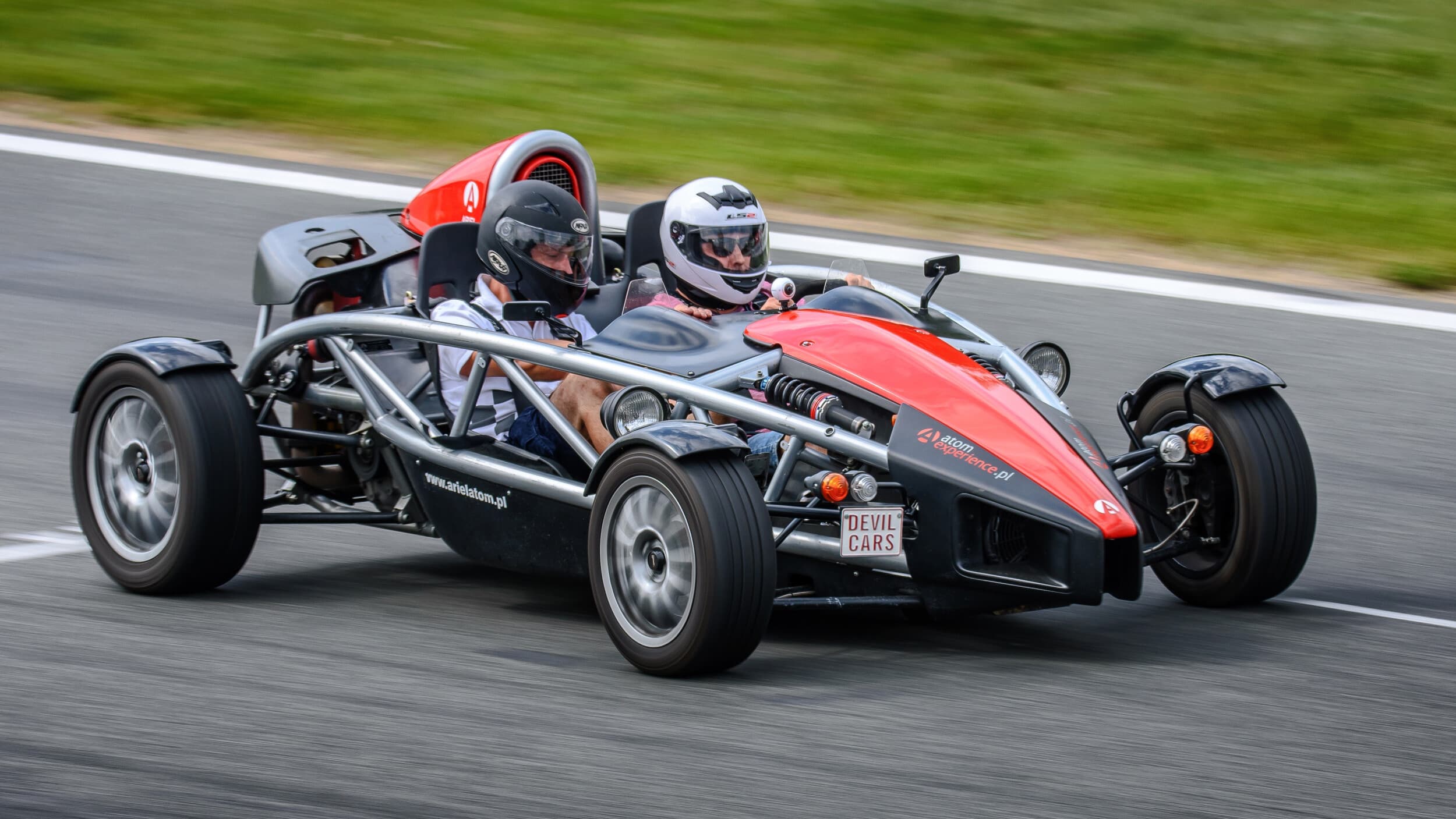 Pojedynek Ferrari F430 vs. Ariel Atom | 2 okrążenia | Tor Główny