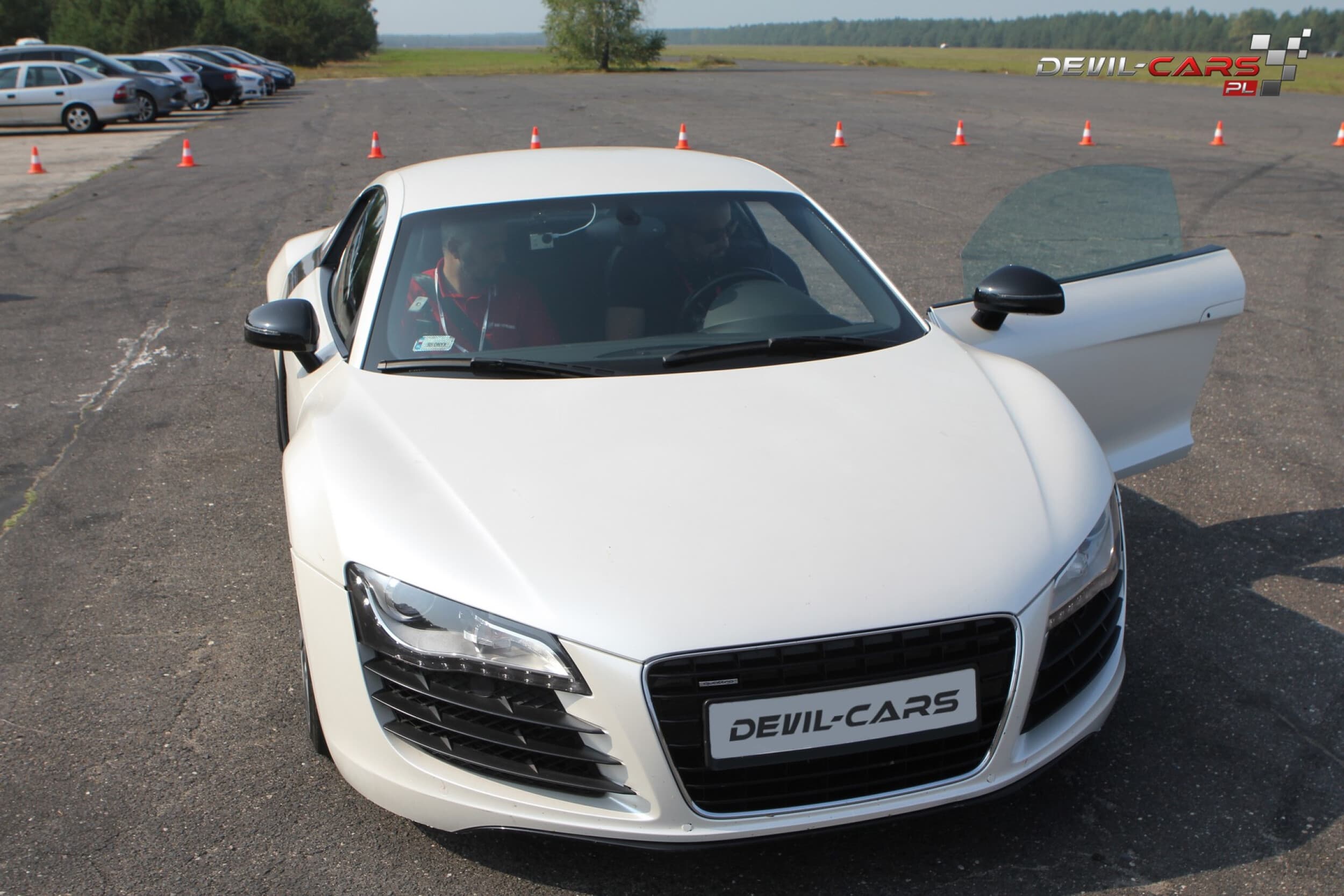 Poprowadź Audi R8 V8 | 1 okrążenie | Wiele Lokalizacji | Wyjątkowy Prezent