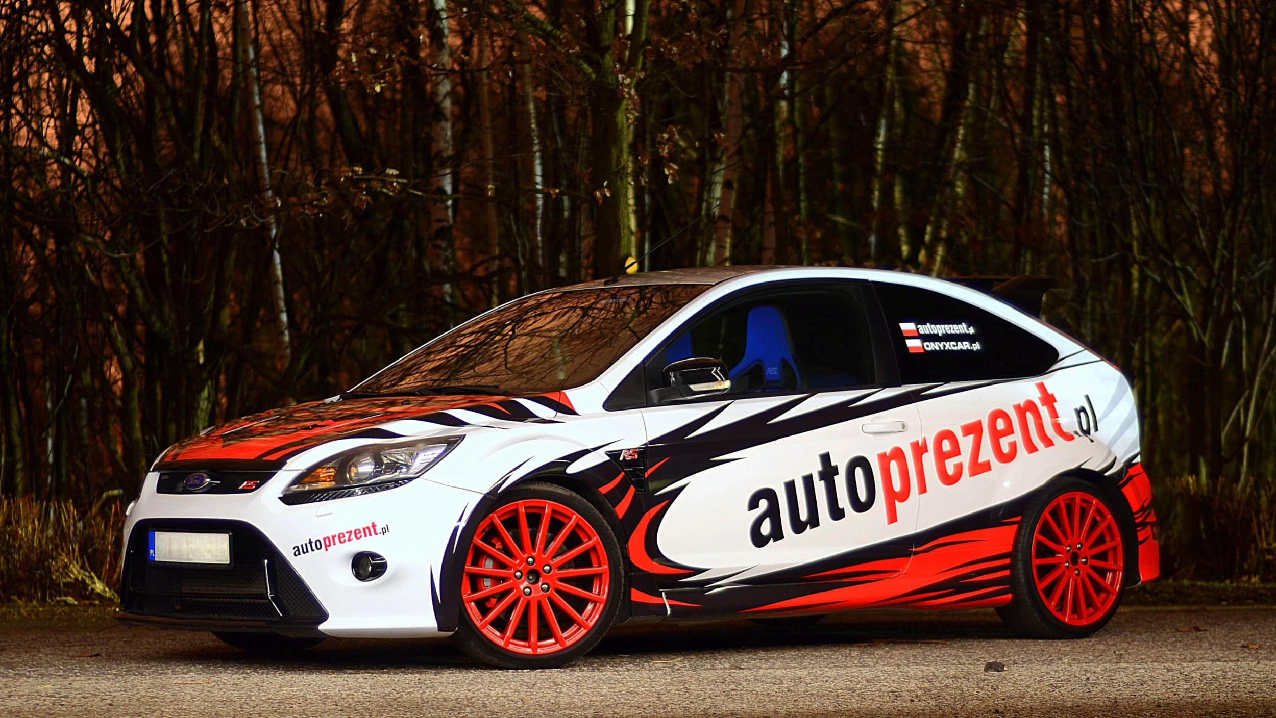 Pojedynek Mitsubishi Evo 10 vs. Ford Focus RS | 2 okrążenia | Wiele Lokalizacji