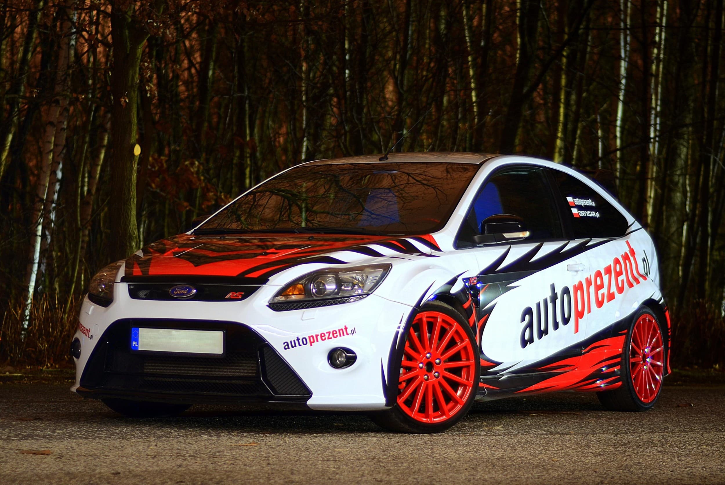 Pojedynek Mitsubishi Evo 10 vs. Ford Focus RS | 2 okrążenia | Wiele Lokalizacji