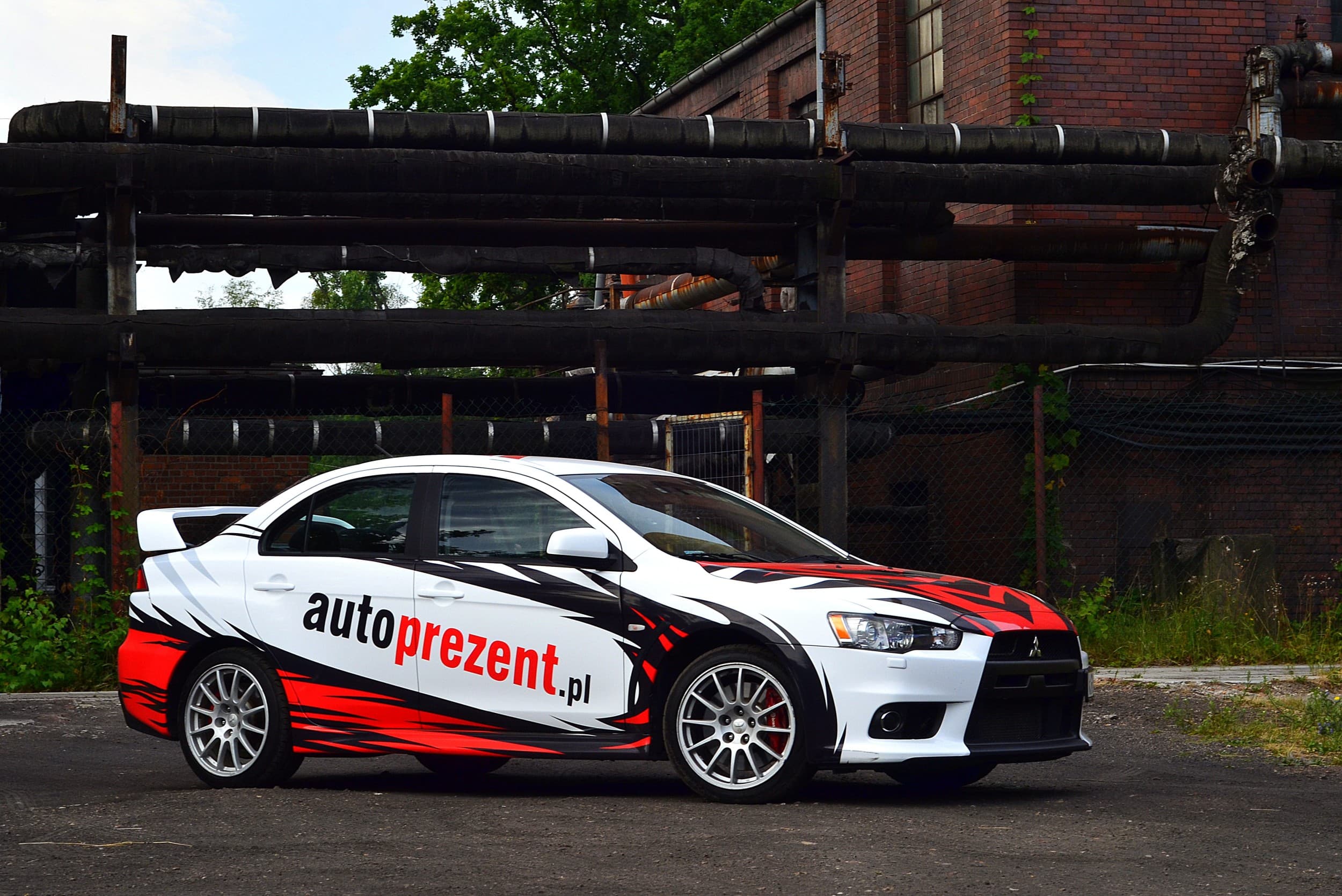 Pojedynek Mitsubishi Evo 10 vs. Ford Focus RS | 2 okrążenia | Wiele Lokalizacji