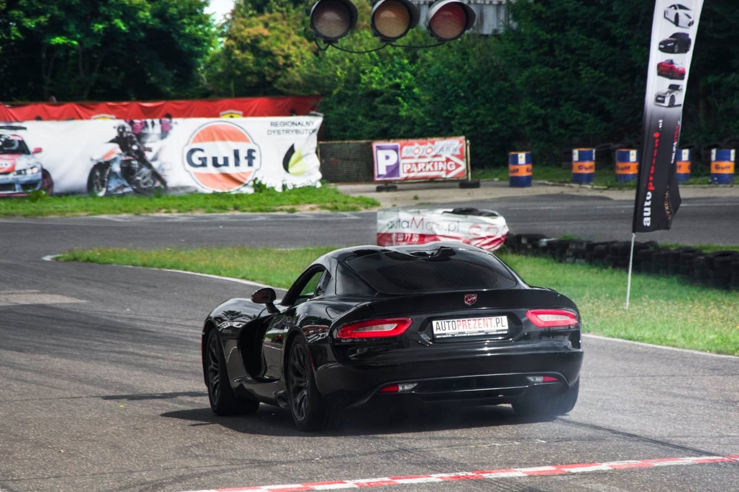 Poprowadź Dodge Viper GTS | 1 okrążenie | Wiele Lokalizacji | Wyjątkowy Prezent