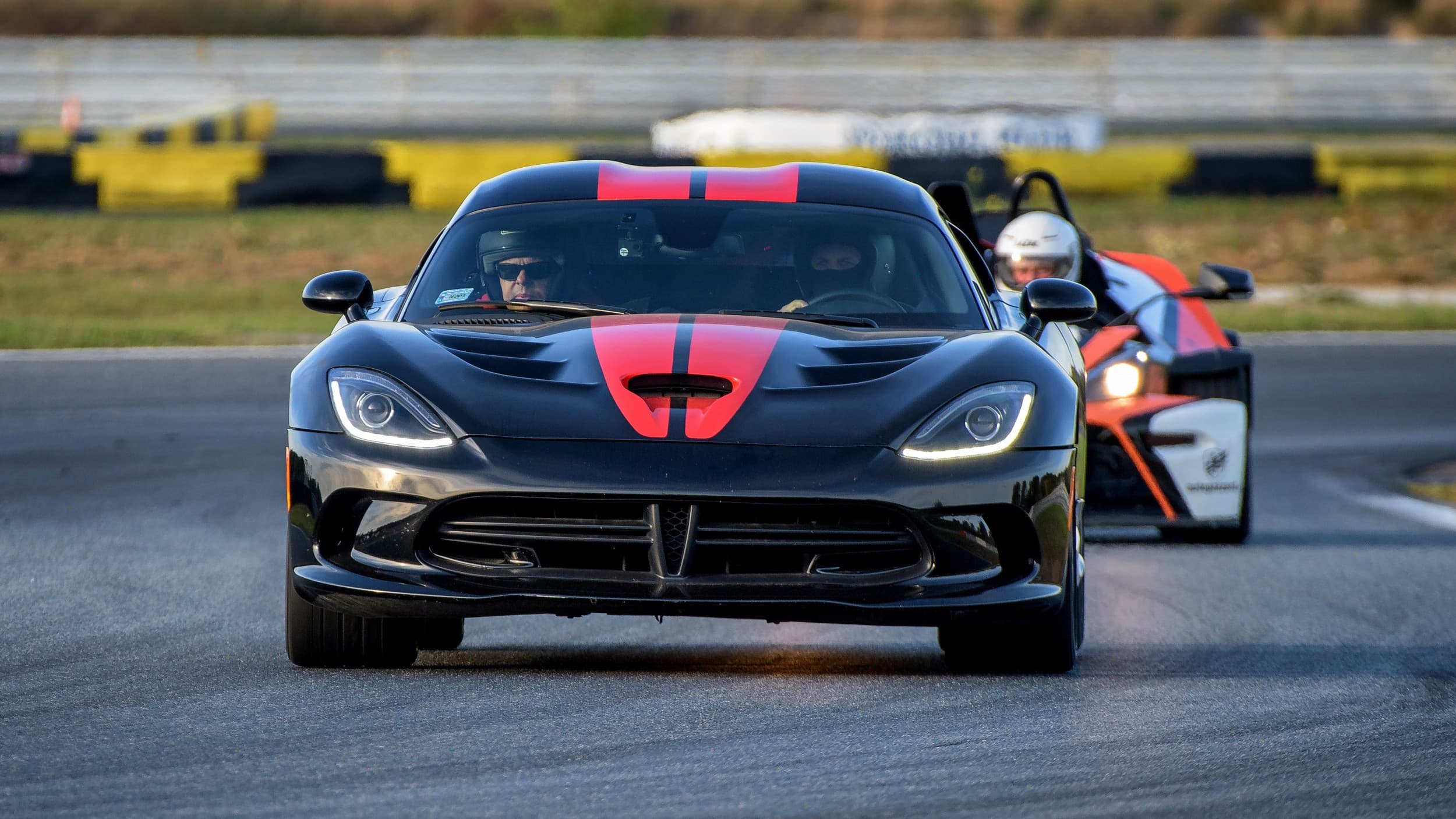 Poprowadź Dodge Viper GTS | 1 okrążenie | Wiele Lokalizacji | Wyjątkowy Prezent