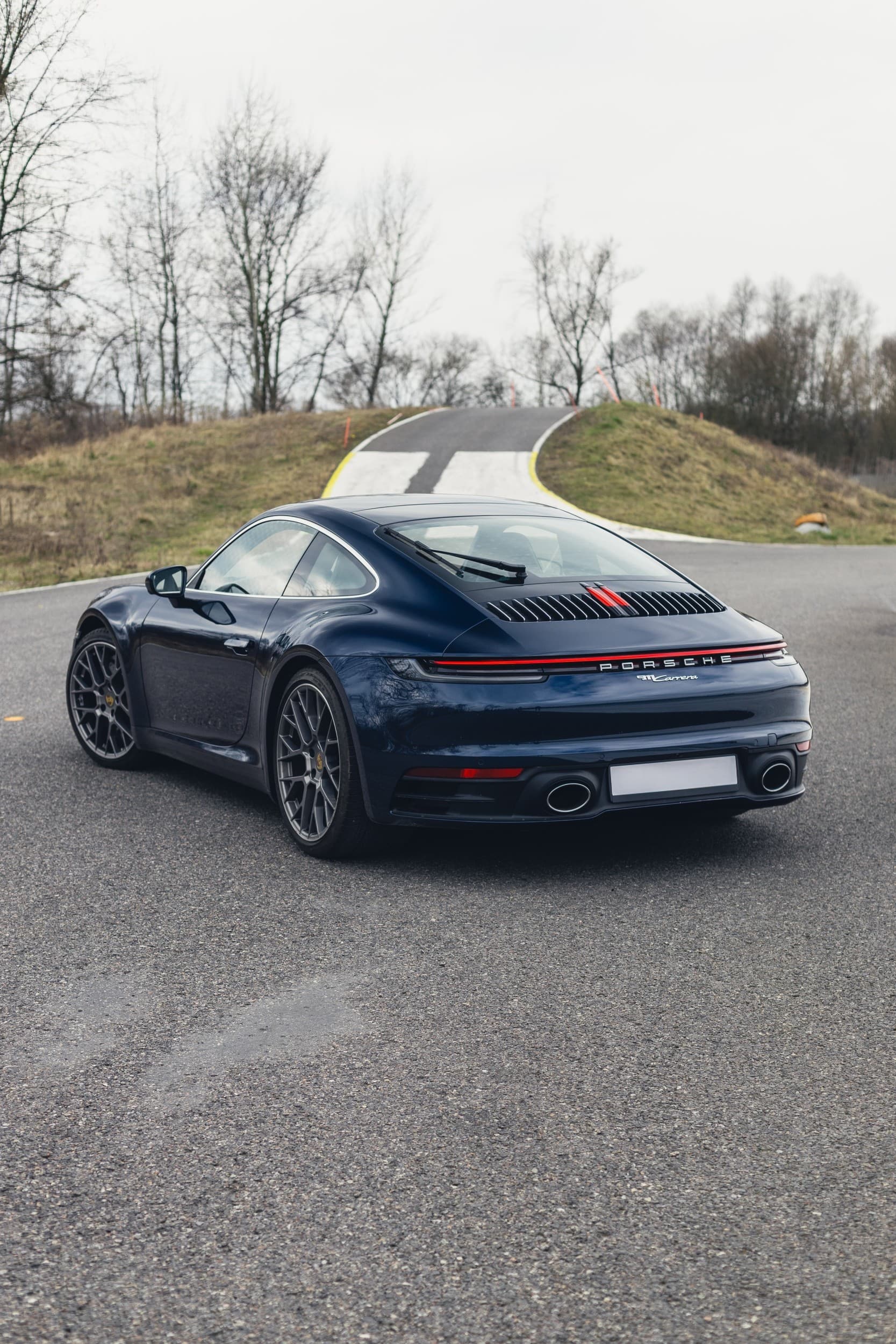 Pojedynek Porsche 911 Carrera 4S vs. Ford Mustang GT | 2 okrążenia | Kraków | Wyjątkowy Prezent