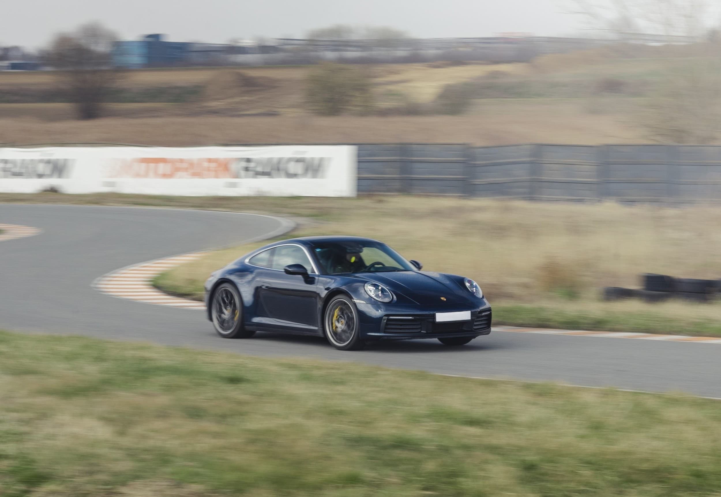 Pojedynek Porsche 911 Carrera 4S vs. Ford Mustang GT | 2 okrążenia | Kraków | Wyjątkowy Prezent