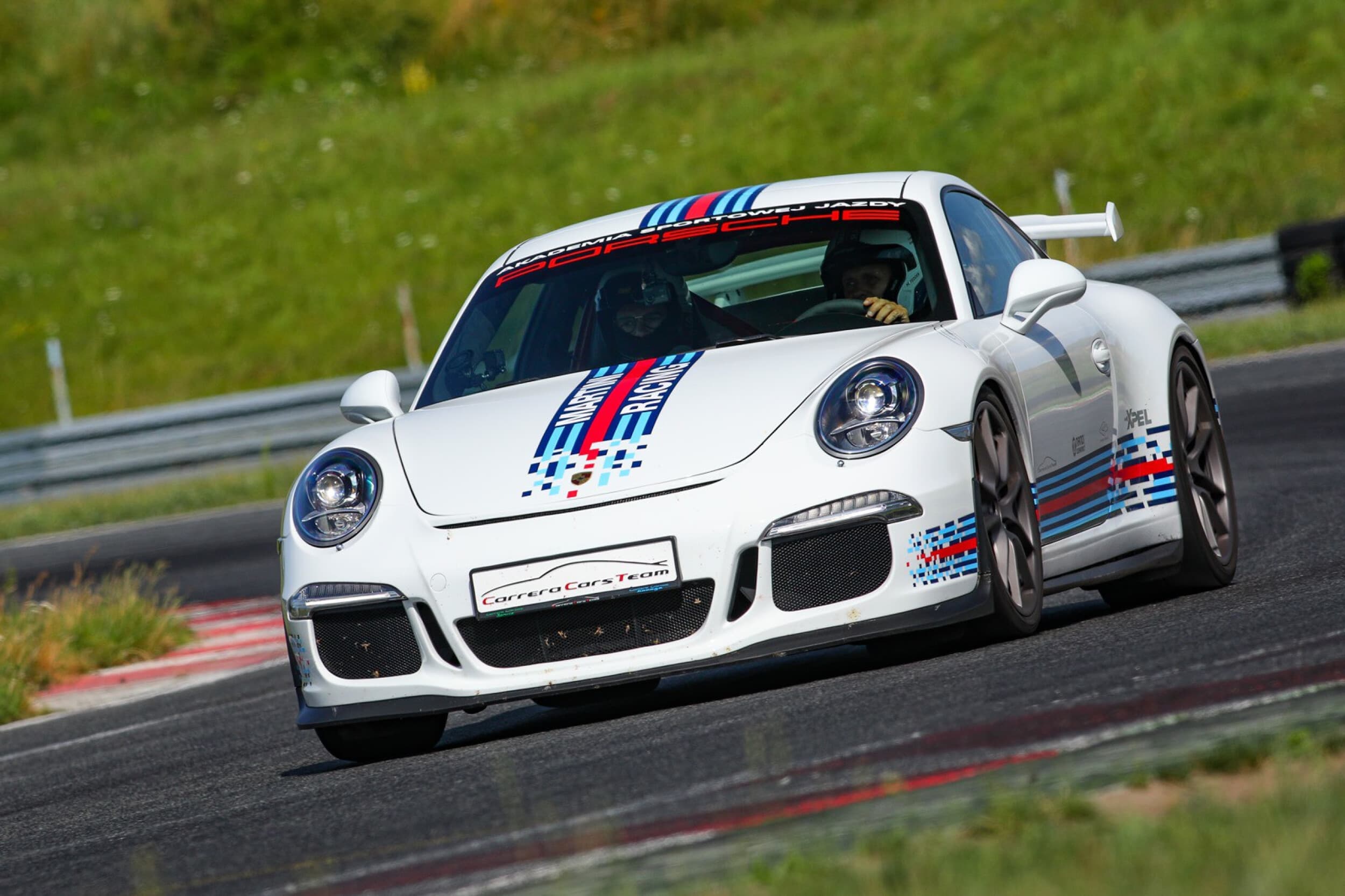 Pojedynek Porsche 911 (991) "Robert Kubica Signature" vs. Maserati GT MC Stradale | 2 okrążenia | Tor Główny