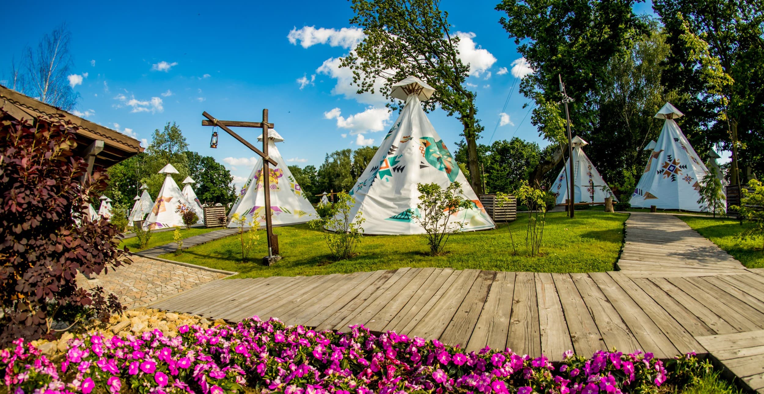 Weekend w Tipi na "Dzikim Zachodzie" (2 Noce, 1-4 Osóyb) | Zator | Wyjątkowy Prezent