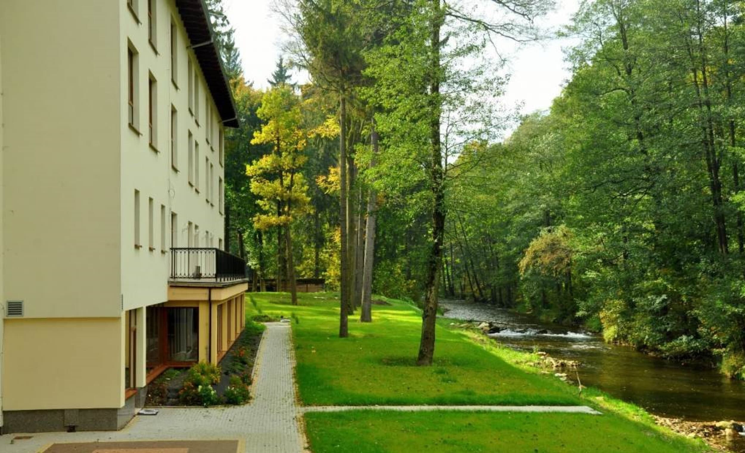 Odprężający Pobyt (2 Noce, 2 Osoby) | Hotel MirJan | Lądek Zdrój 