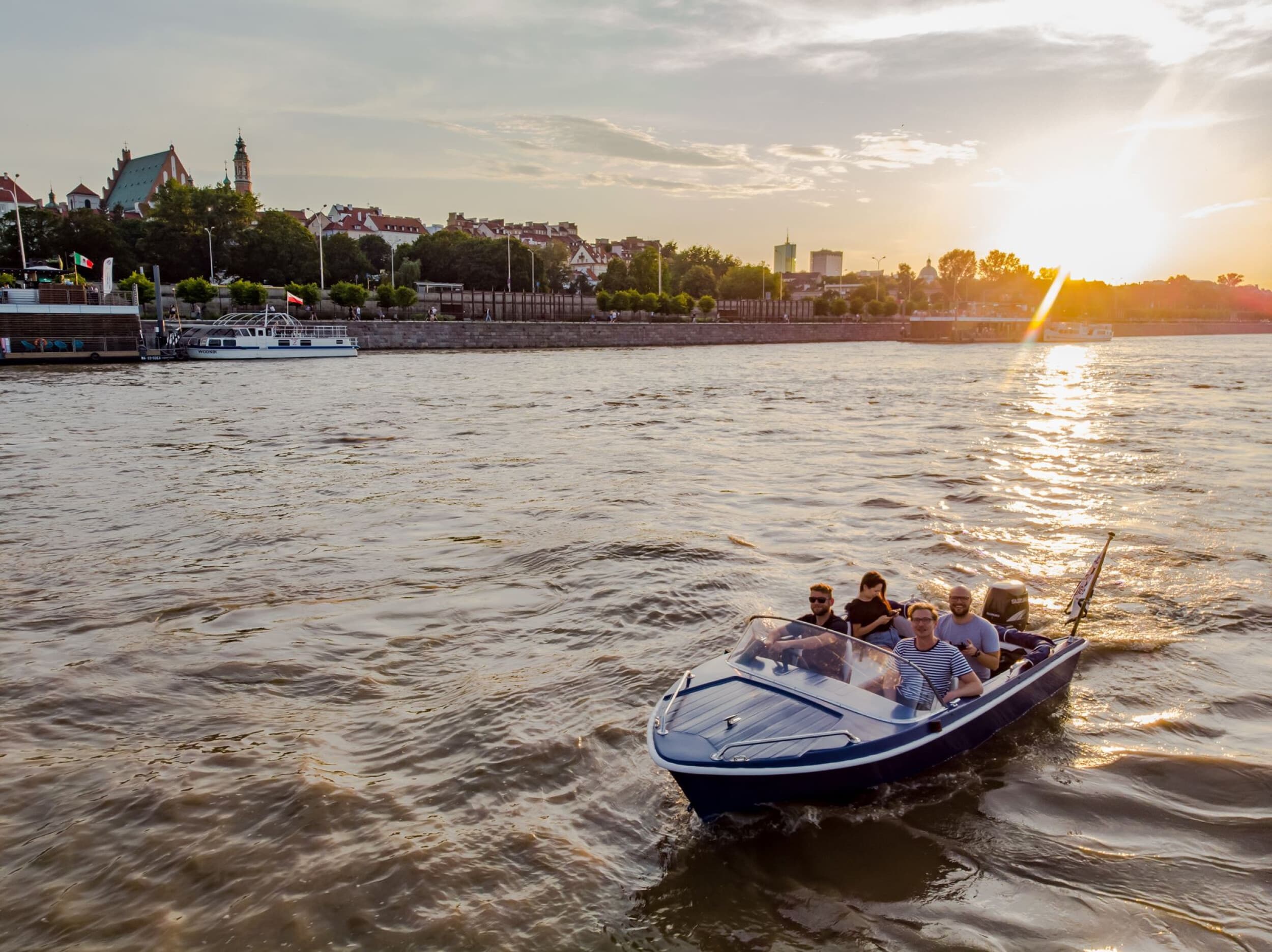 Rejs Motorówką po Wiśle (60 minut) | Warszawa | Wyjątkowy Prezent