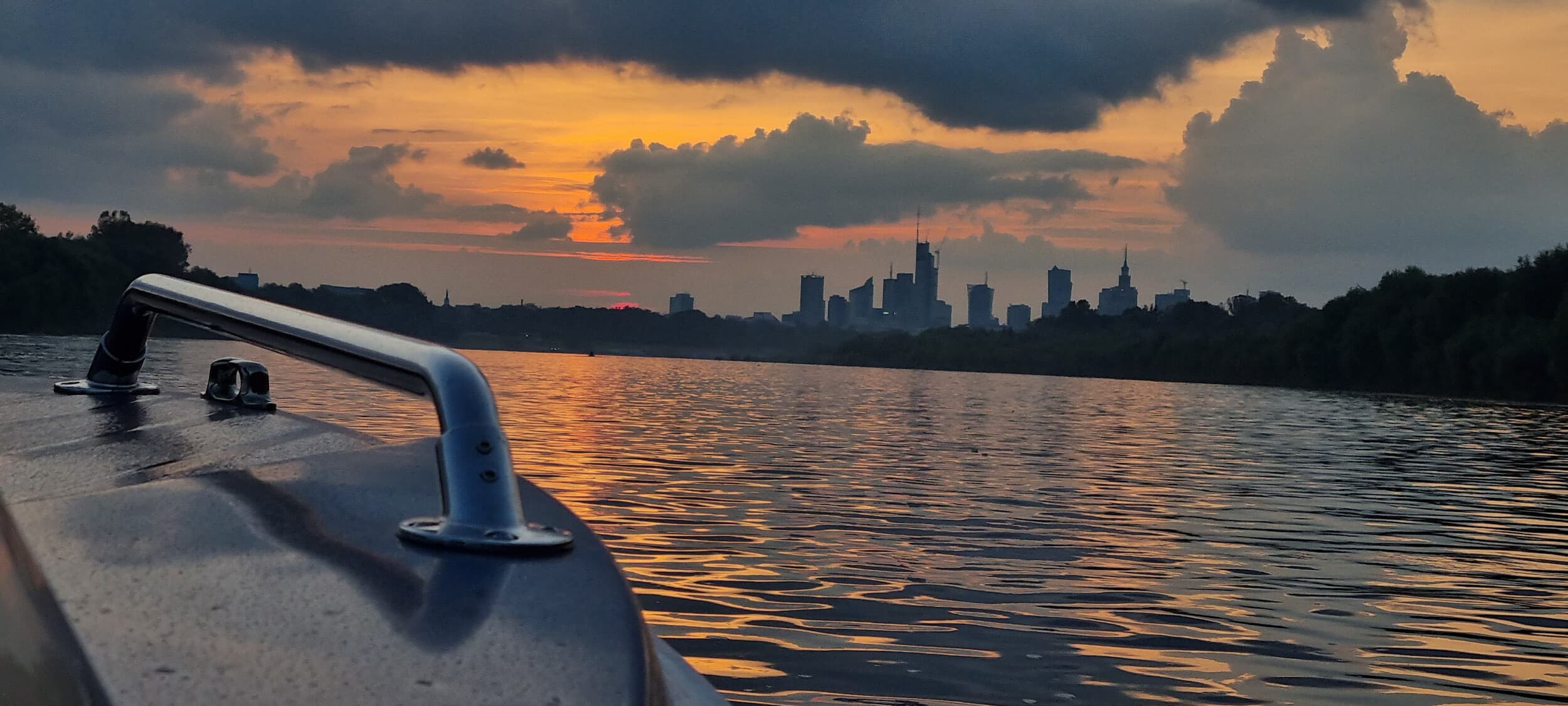 Rejs Motorówką po Wiśle (60 minut) | Warszawa | Wyjątkowy Prezent