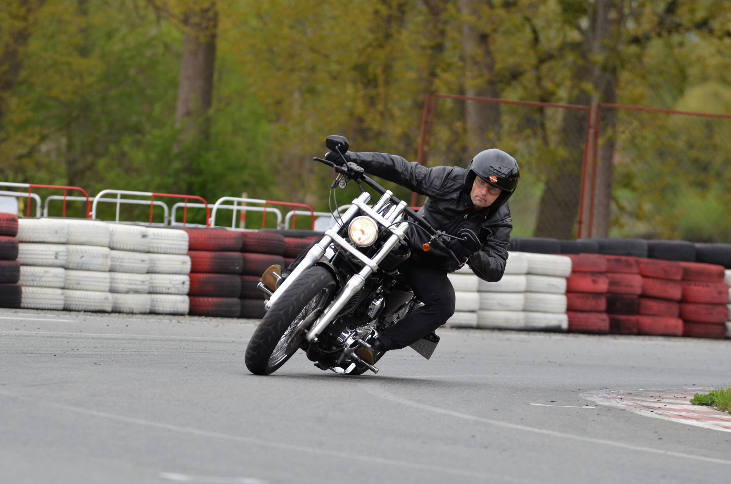 Szkolenie z Doskonalenia Jazdy Własnym Motocyklem | Wiele Lokalizacji | Wyjątkowy Prezent