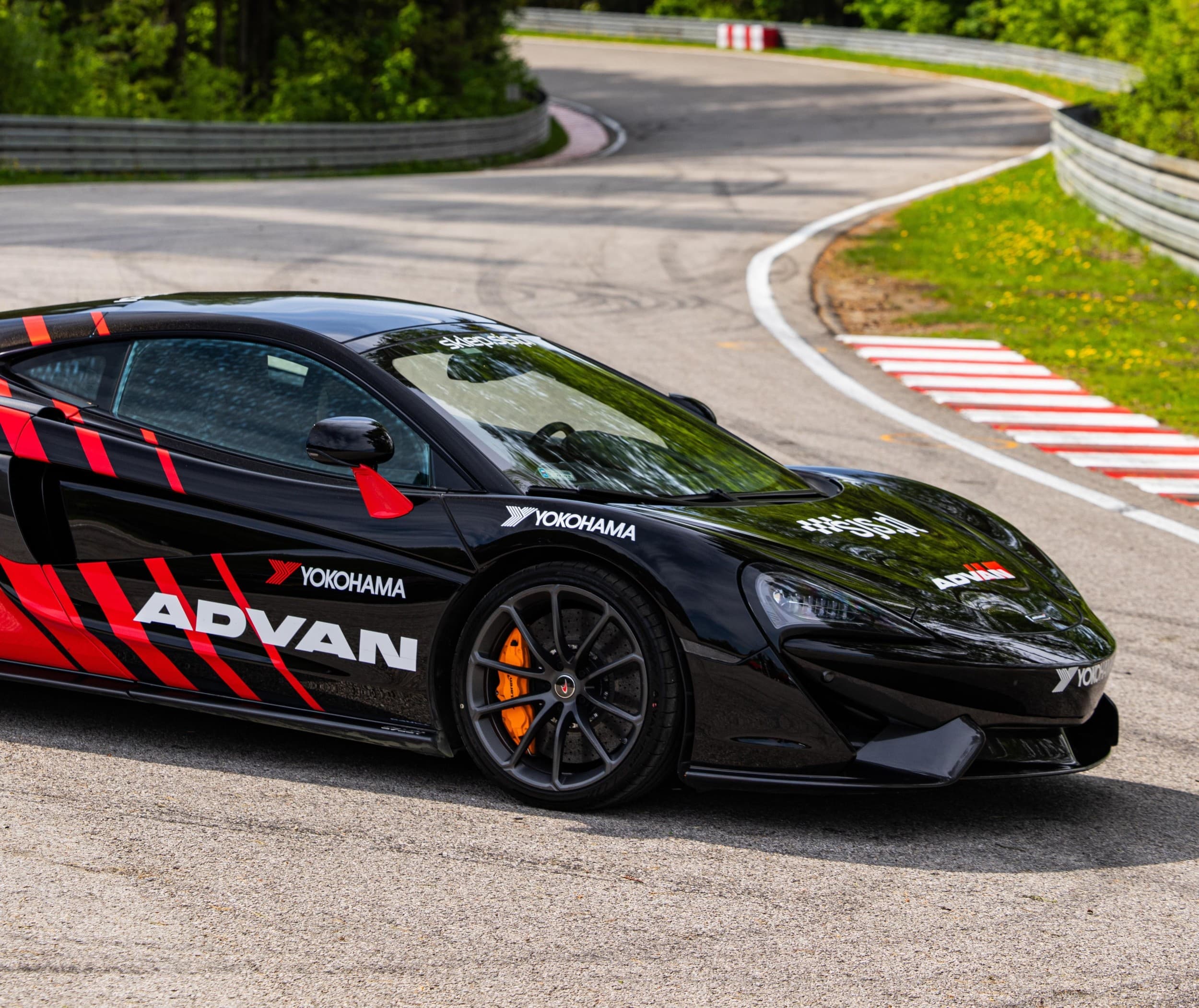 Poprowadź McLaren 570GT | 1 okrążenie | Wiele Lokalizacji