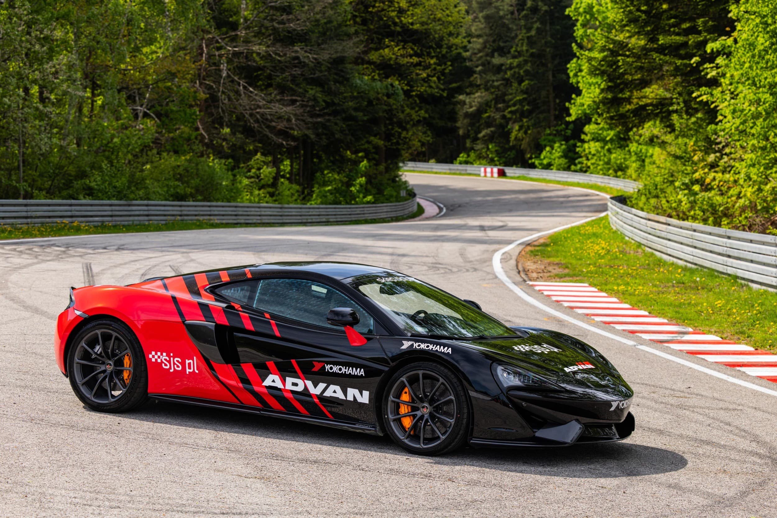 Poprowadź McLaren 570GT | 1 okrążenie | Wiele Lokalizacji