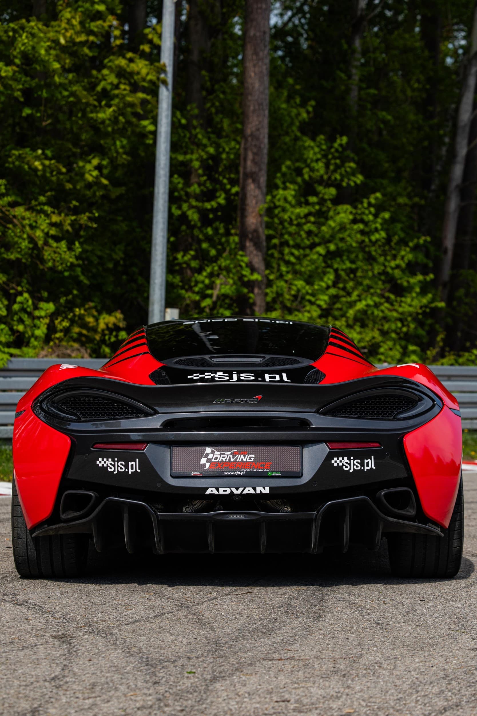 Poprowadź McLaren 570GT | 2 okrążenia | Wiele Lokalizacji