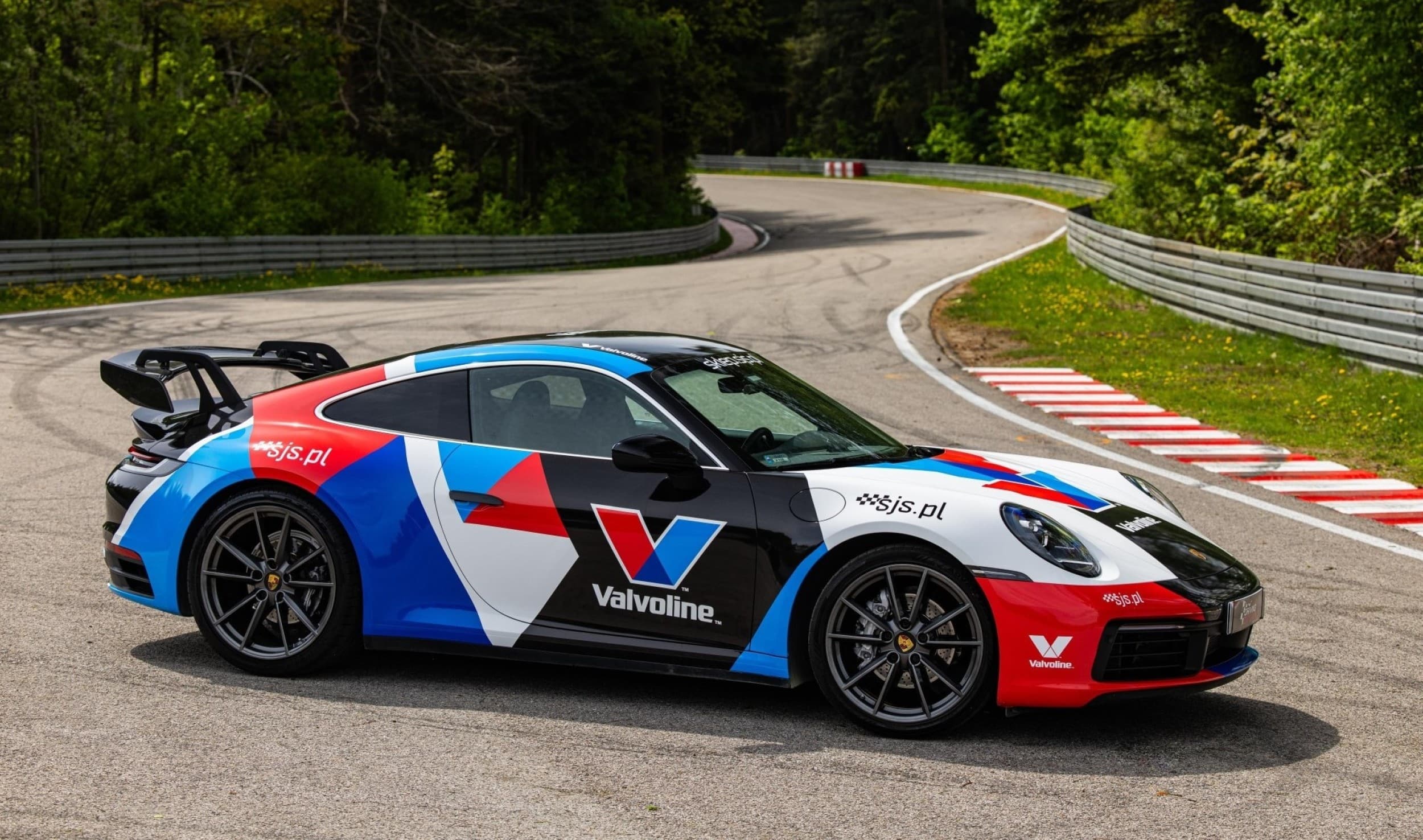 Poprowadź Porsche 911 Carrera 4 (5 okrążeń) | Wiele Lokalizacji | Wyjątkowy Prezent