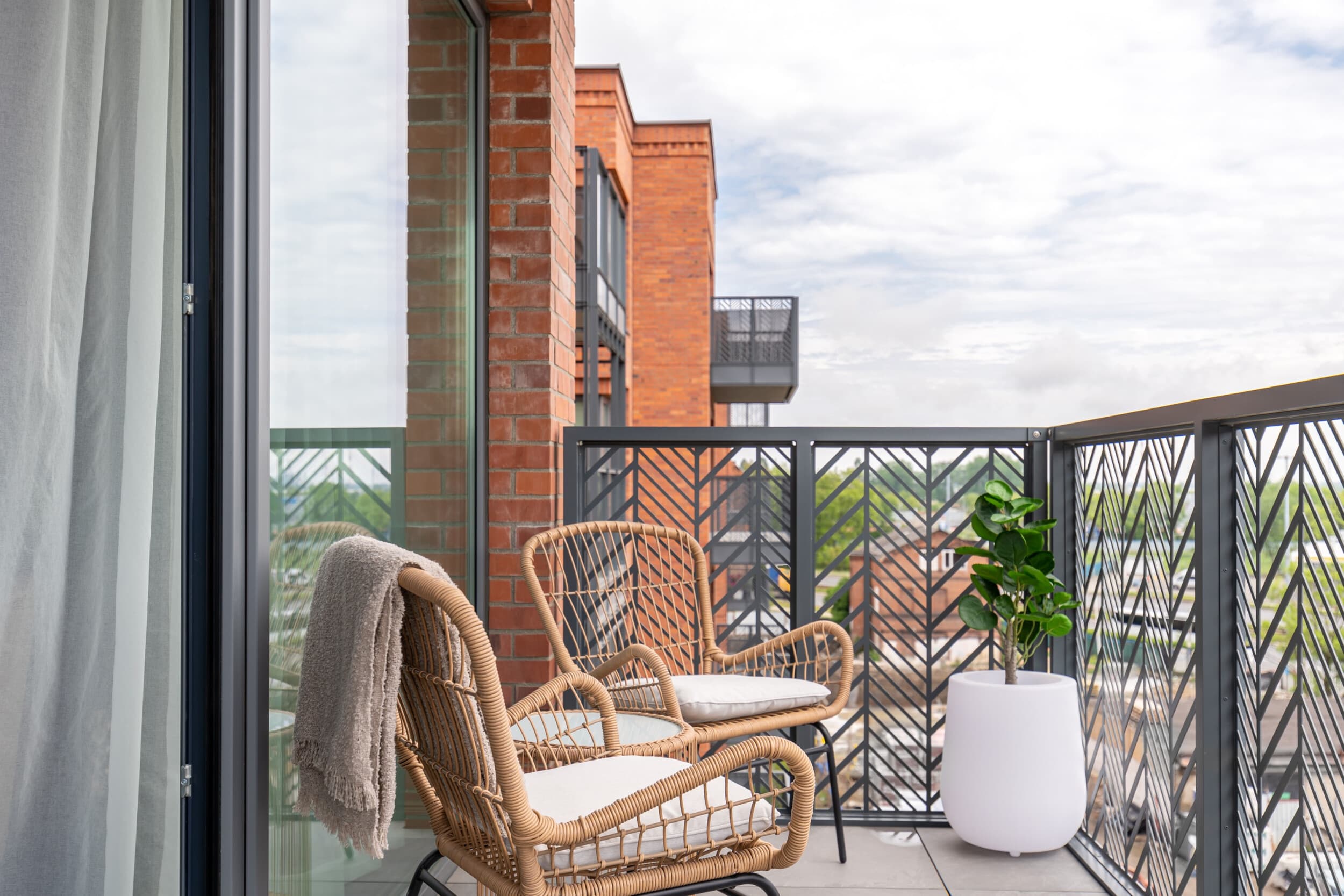 Niezapomniany Pobyt (3 noce, 1-4 osoby) | Lion Apartments | Wyjątkowy Prezent