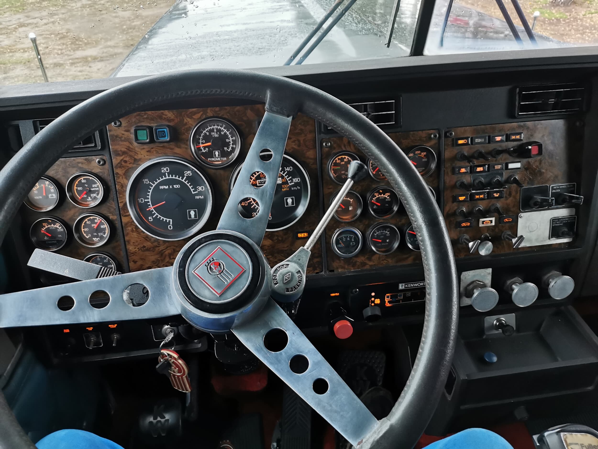 Ostra Jazda Amerykańską Ciężarówką Kenworth W900 | Warszawa (okolice) | Wyjątkowy Prezent