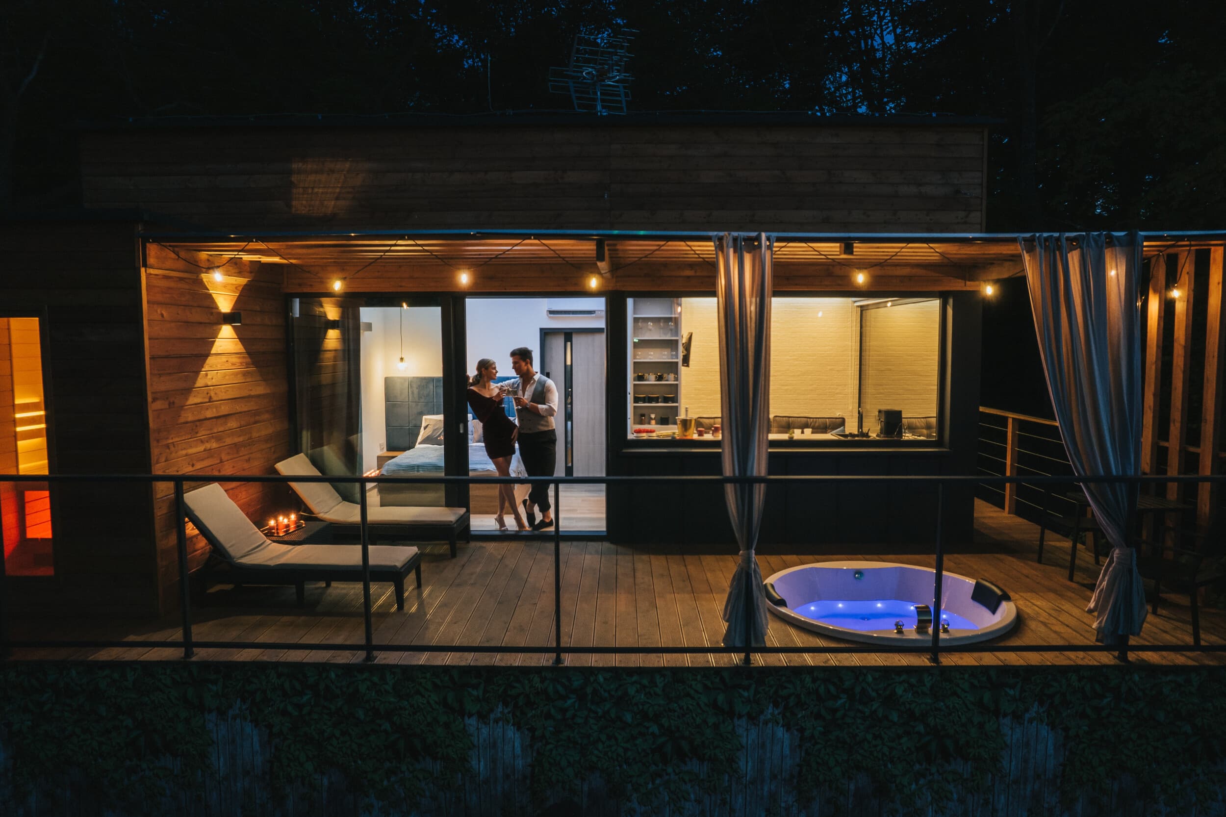 Romantyczny Pobyt (1 Noc, 2 Osoby) | Apartamenty w Niebie | Zdów | Wyjątkowy Prezent