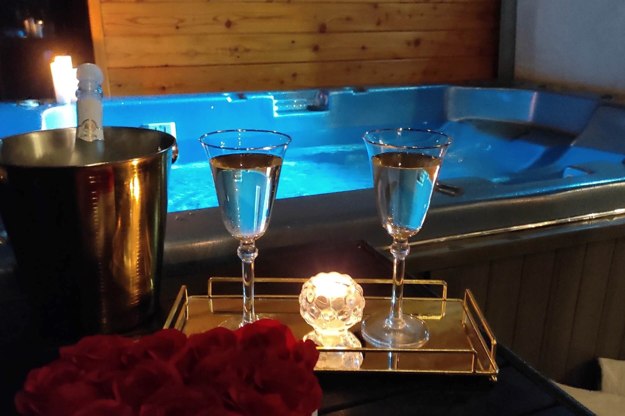 Romantyczny Pobyt (1 Noc, 2 Osoby) | Apartamenty w Niebie | Zdów | Wyjątkowy Prezent