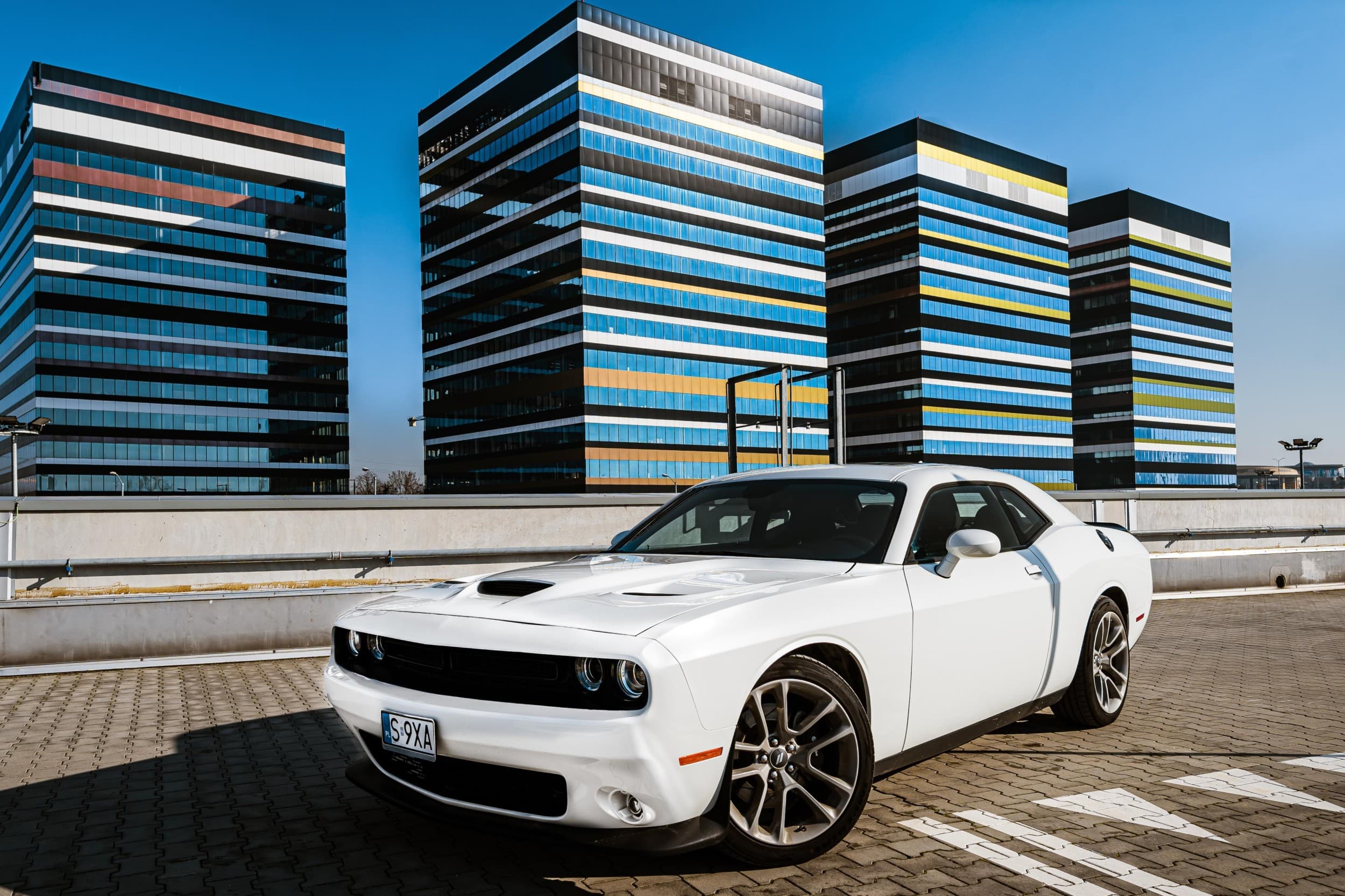 Poprowadź Dodge'a Challengera Ulicami Miasta (30 minut) | Wiele Lokalizacji | Wyjątkowy Prezent