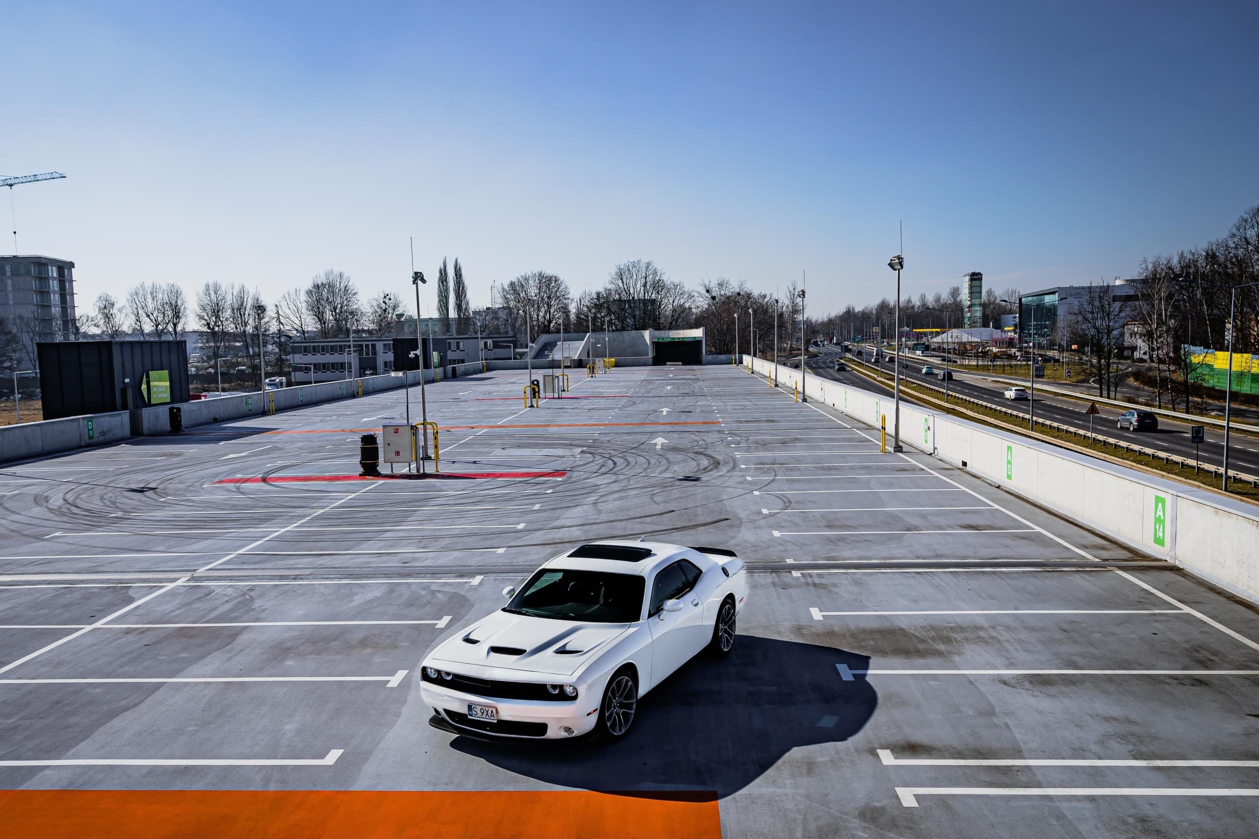 Poprowadź Dodge'a Challengera Ulicami Miasta (120 minut) | Wiele lokalizacji | Wyjątkowy Prezent