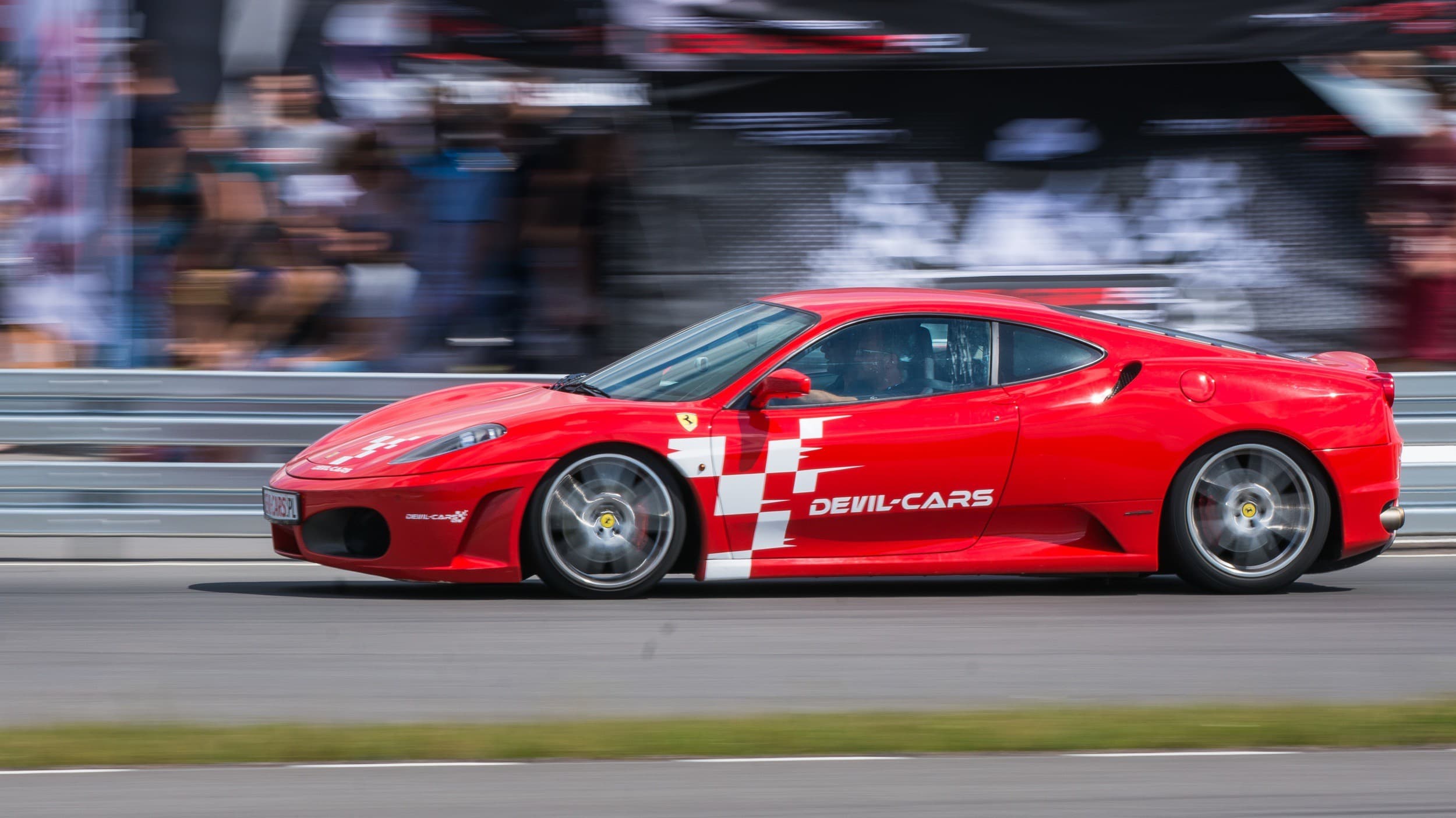 Pojedynek Ferrari F430 vs. Audi R8 V10 | 2 okrążenia | Wiele Lokalizacji | Wyjątkowy Prezent