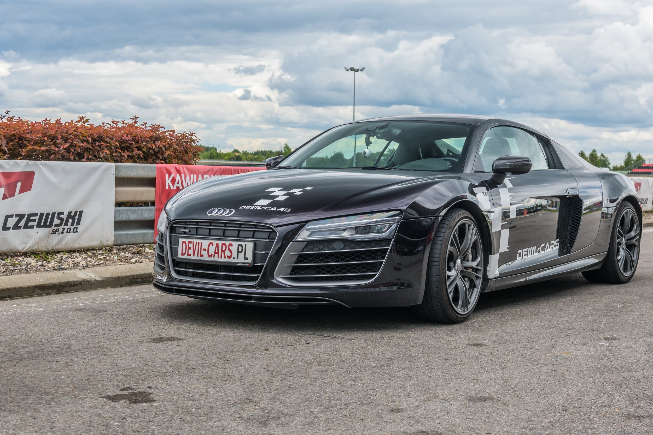 Pojedynek Lamborghini vs. Audi R8 V10 | 2 okrążenia | Wiele Lokalizacji | Wyjątkowy Prezent