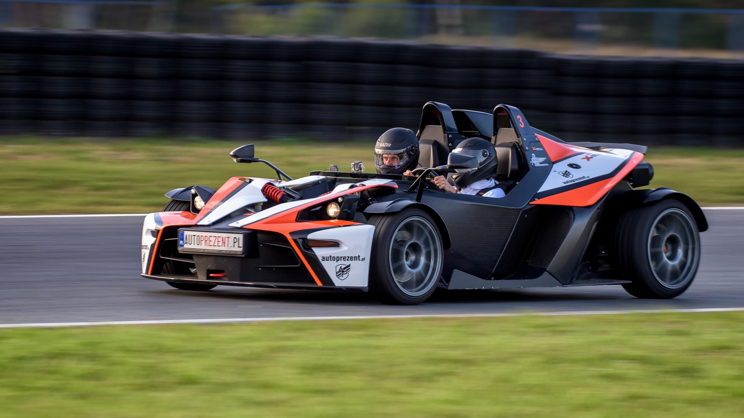 Pojedynek Audi R8 V10 vs. KTM X-Bow | 2 okrążenia | Wiele Lokalizacji