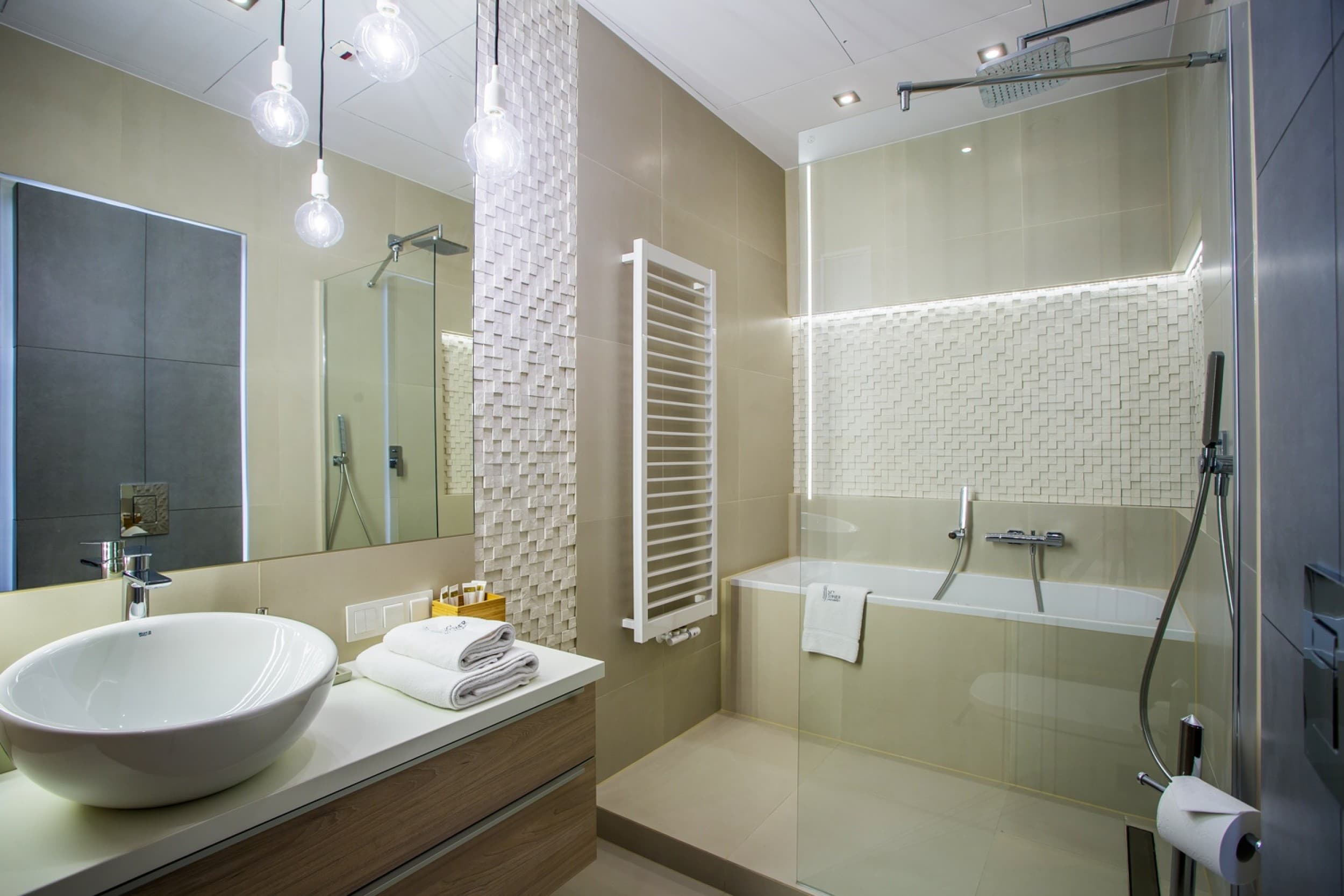 Luksusowy Pobyt (1 Noc, 2 Osoby) | Apartamenty Sky Tower | Wrocław | Wyjątkowy Prezent