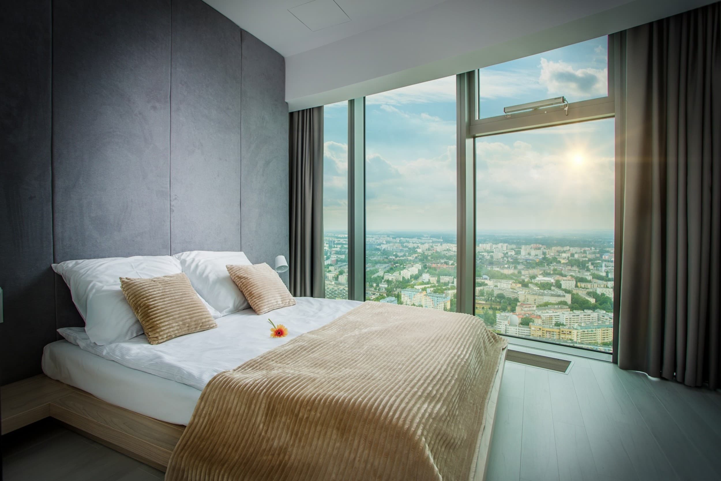Luksusowy Pobyt (1 Noc, 2 Osoby) | Apartamenty Sky Tower | Wrocław | Wyjątkowy Prezent