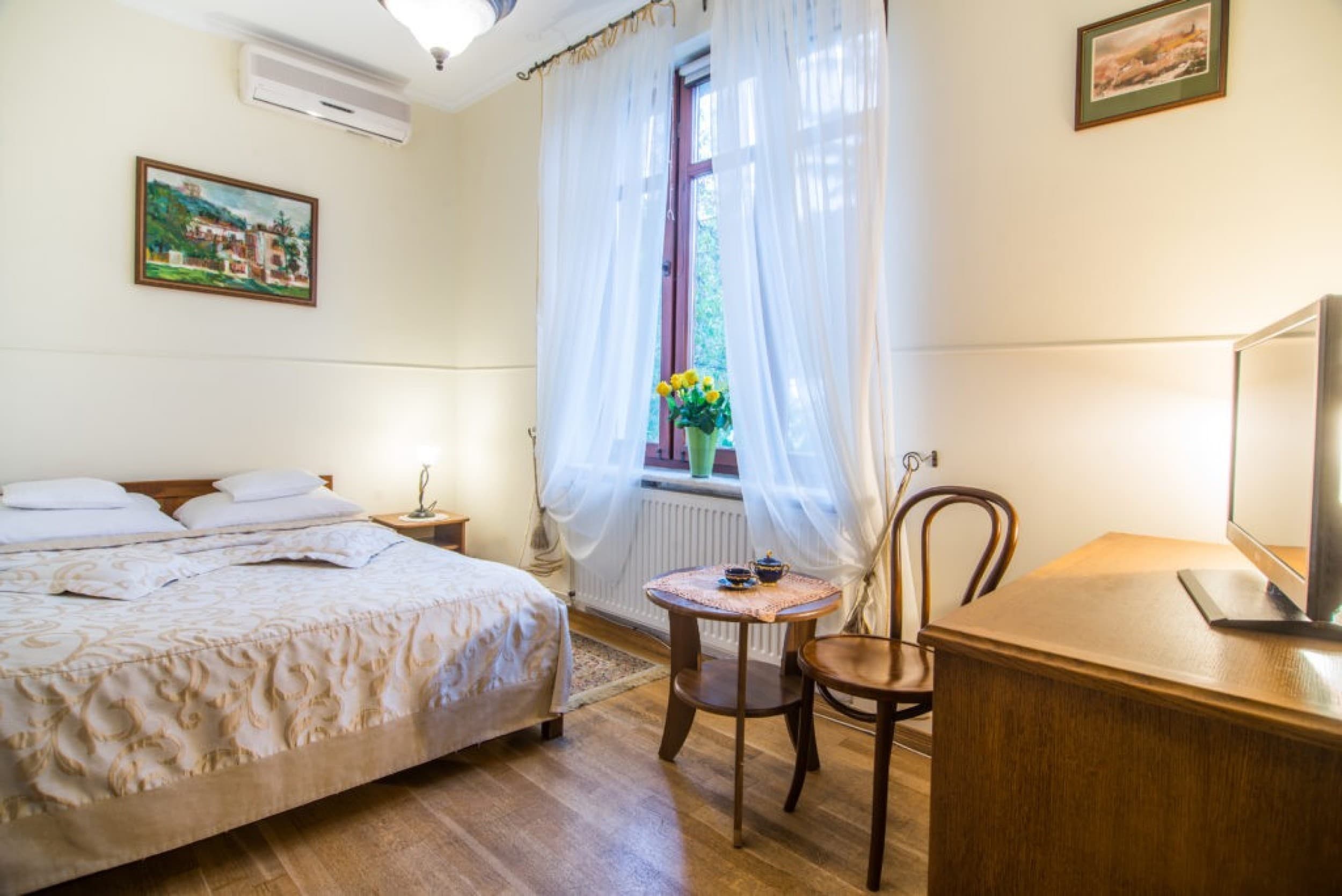 Rekreacyjny Pobyt (1 Noc, 2 Osoby) | Hotel Dwa Księżyce | Kazimierz Dolny | Wyjątkowy Prezent
