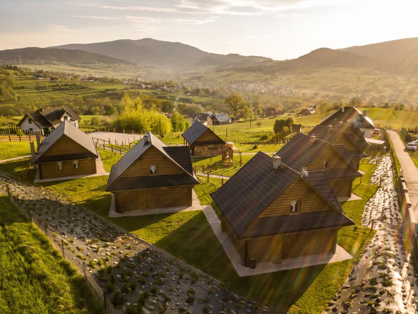 Odprężający Pobyt w Domku (1 Noc, 1-9 Osób) | Ośrodek Domki Zagroda | Słopnice