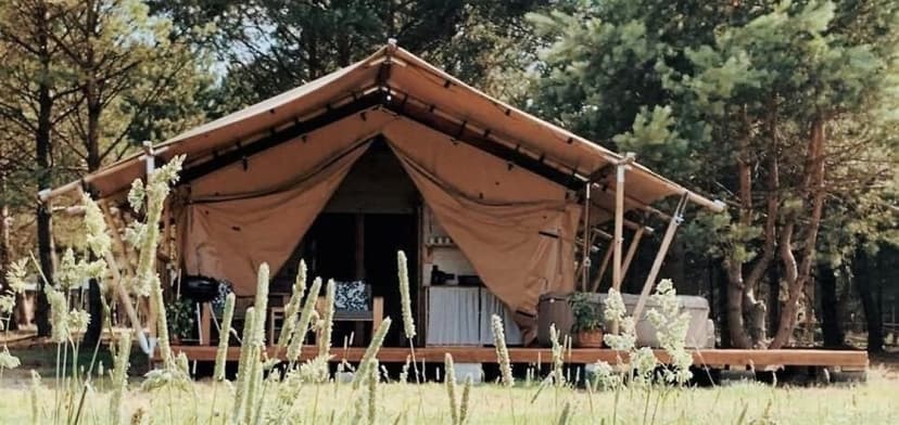 Odprężający Pobyt w Namiocie "Safari"  (2 Noce, 1-4 Osoby) | Glamping Kwiejcówka | Kwiejce