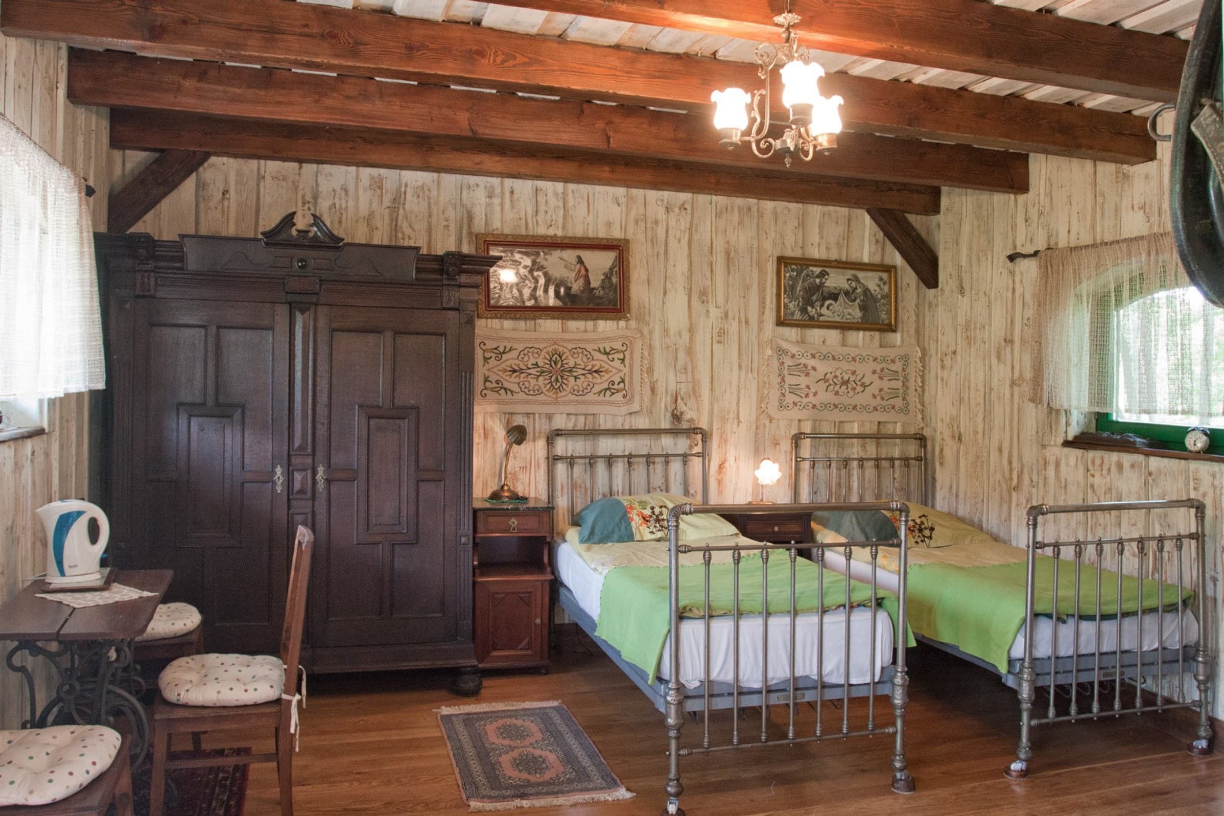 Urokliwy Pobyt w Apartamencie Konesera (1 Noc, 2 Osoby) | Domy Konesera | Trzcin