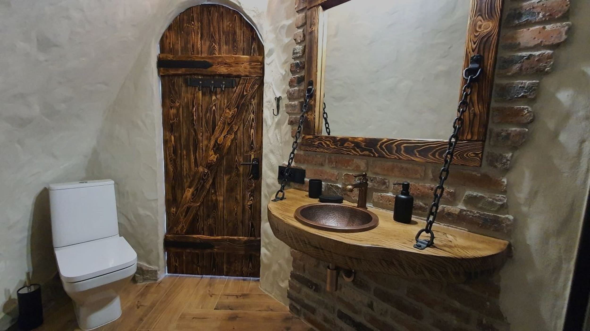 Odprężający Pobyt w Domu Hobbita (2 Noce, 2 Osoby) | Osada Jaworzyny | Zawadka