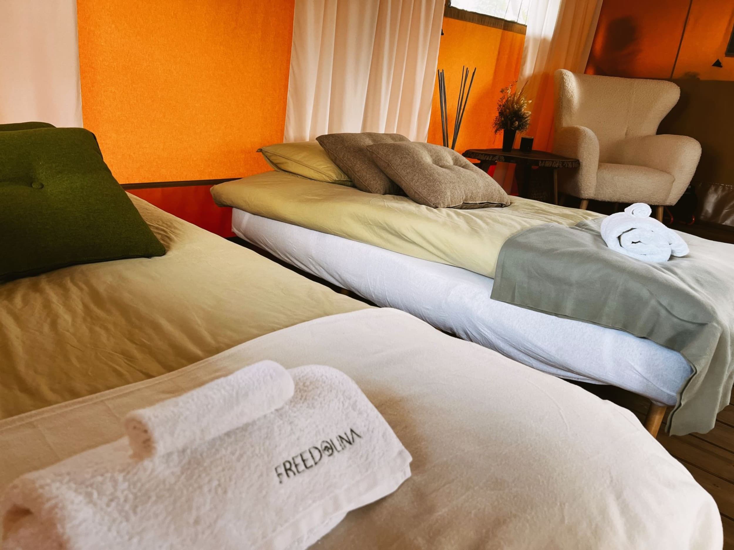 Niezapomniany Pobyt w Namiocie "Safari" 2 Noce, 1-4 Osoby) | Freedolina Glamping | Dormowo | Wyjątkowy Prezent