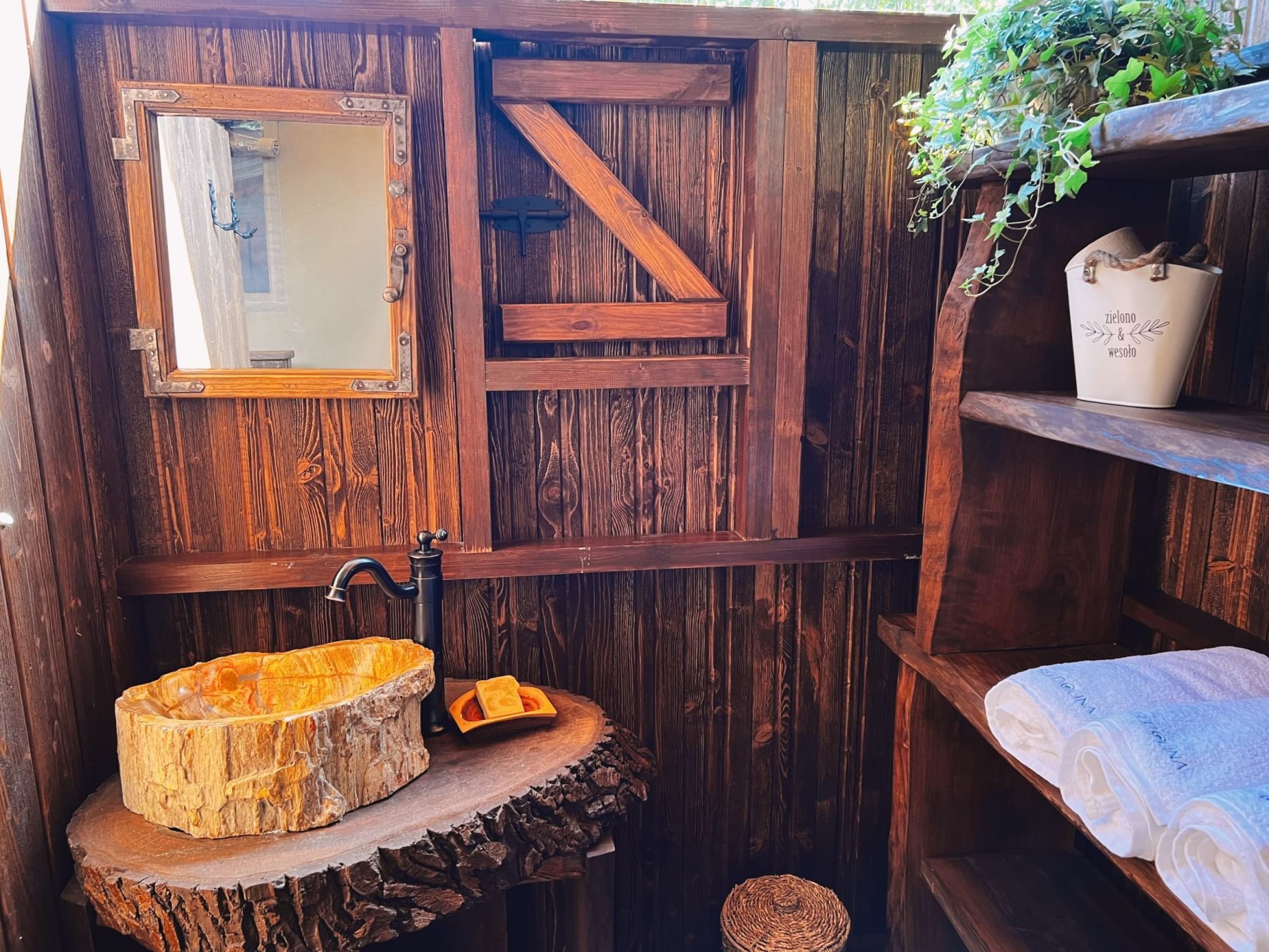 Odprężający Pobyt w Namiocie na Wodzie (2 Noce, 2 Osoby) | Freedolina Glamping | Dormowo