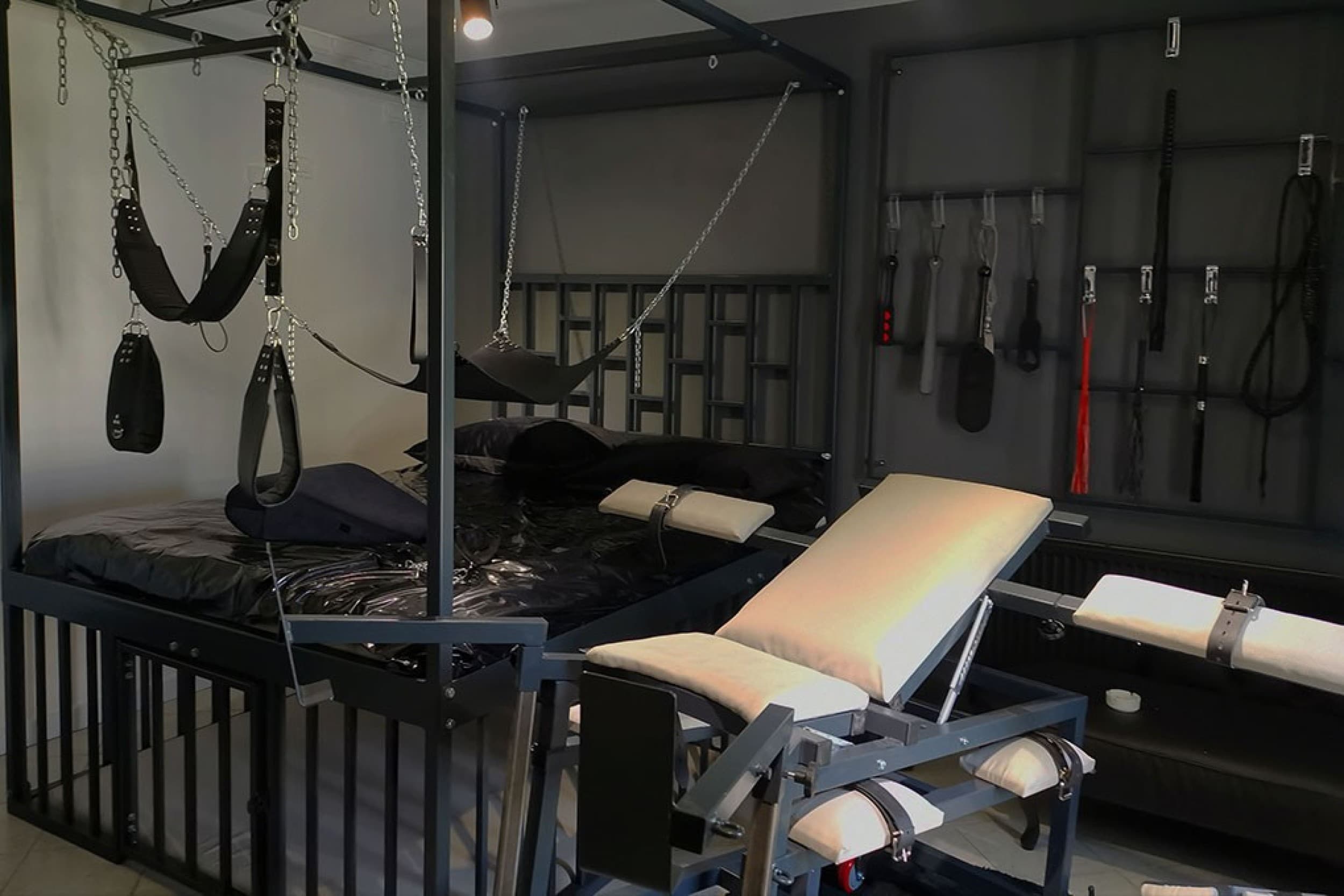 Zmysłowy Pobyt (1 Noc, 2 Osoby) | Dirty Room | Warszawa | Wyjątkowy Prezent
