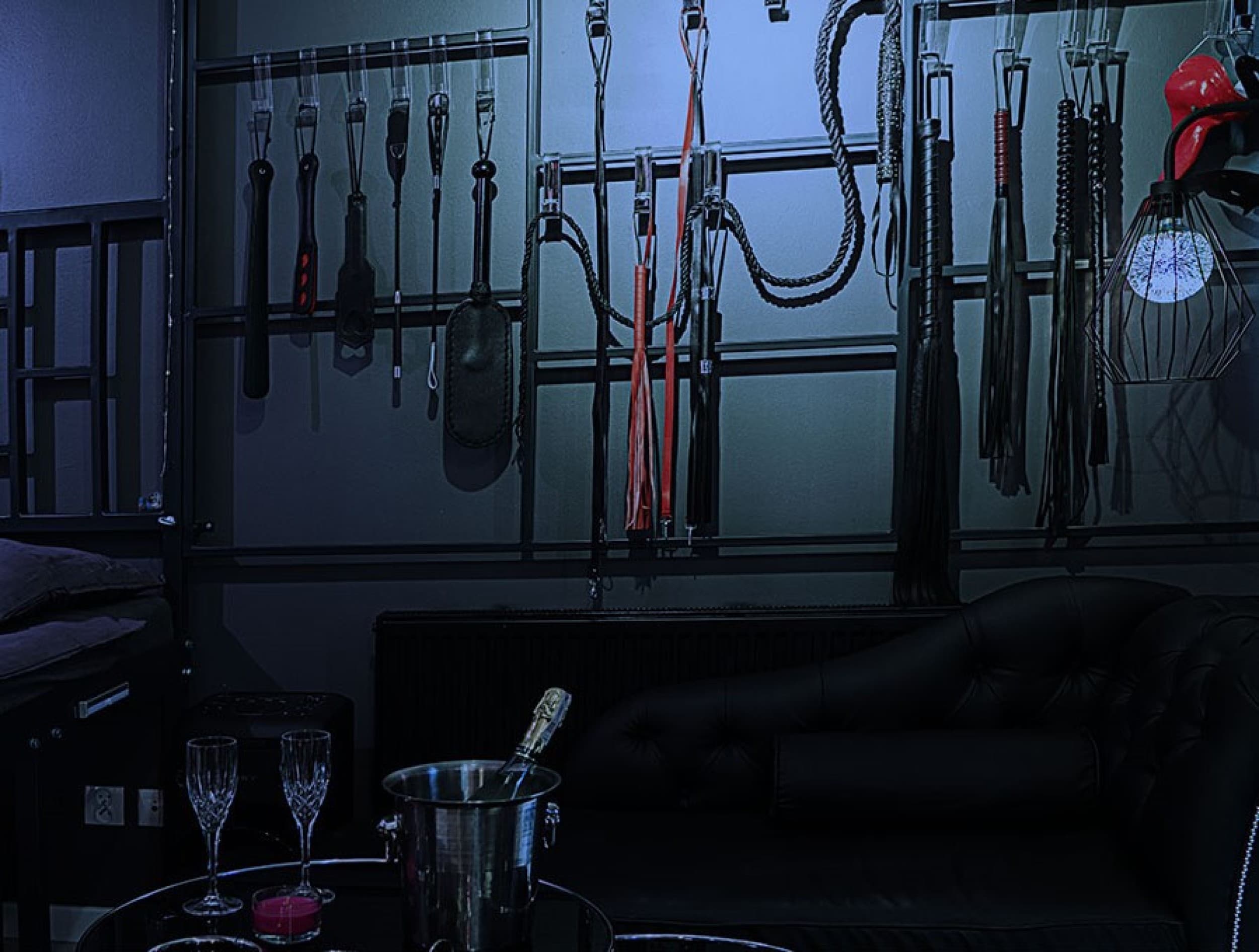 Zmysłowy Pobyt (1 Noc, 2 Osoby) | Dirty Room | Warszawa | Wyjątkowy Prezent
