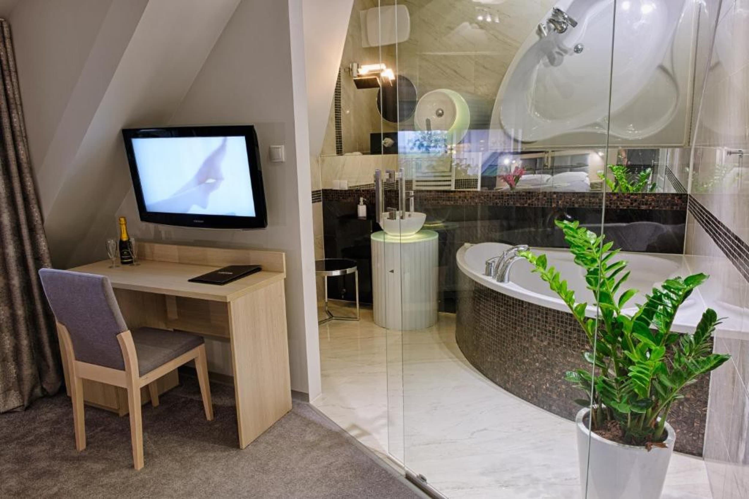 Urokliwy Pobyt (1 Noc, 2 Osoby) | Hotel Podjadek | Ostrów Wielkopolski | Wyjątkowy Prezent