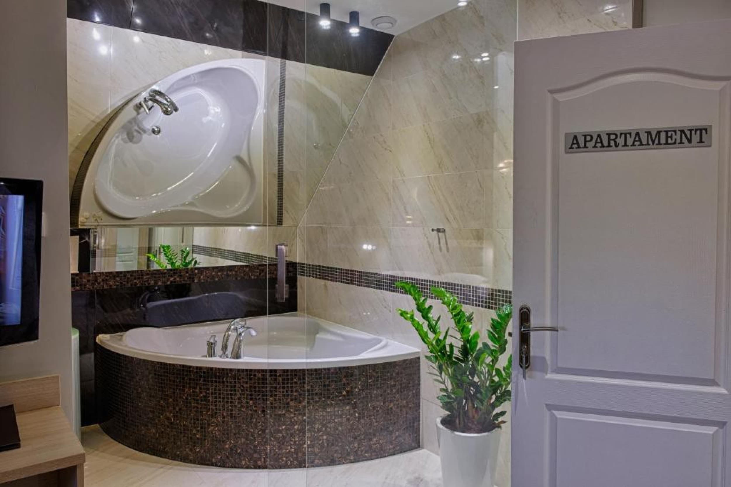 Urokliwy Pobyt (1 Noc, 2 Osoby) | Hotel Podjadek | Ostrów Wielkopolski | Wyjątkowy Prezent