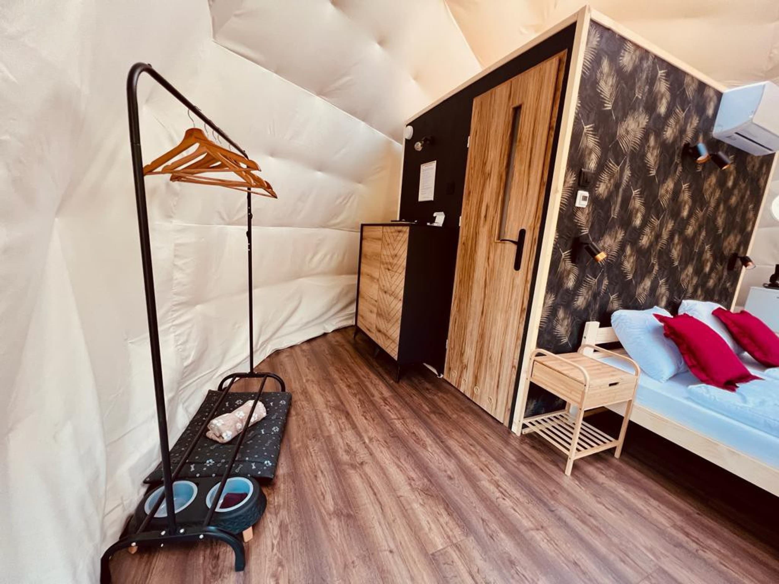 Odprężający Glamping (2 Noce, 2 Osoby) | Glamping Stacja Zieleniec | Nałęczów