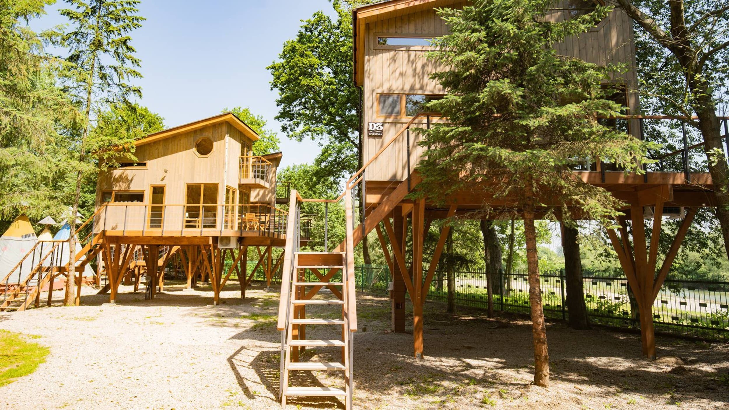 Pobyt w Domku na Drzewie (1 Noc, 1-4 osoby) | River Park | Zator | Wyjątkowy Prezent
